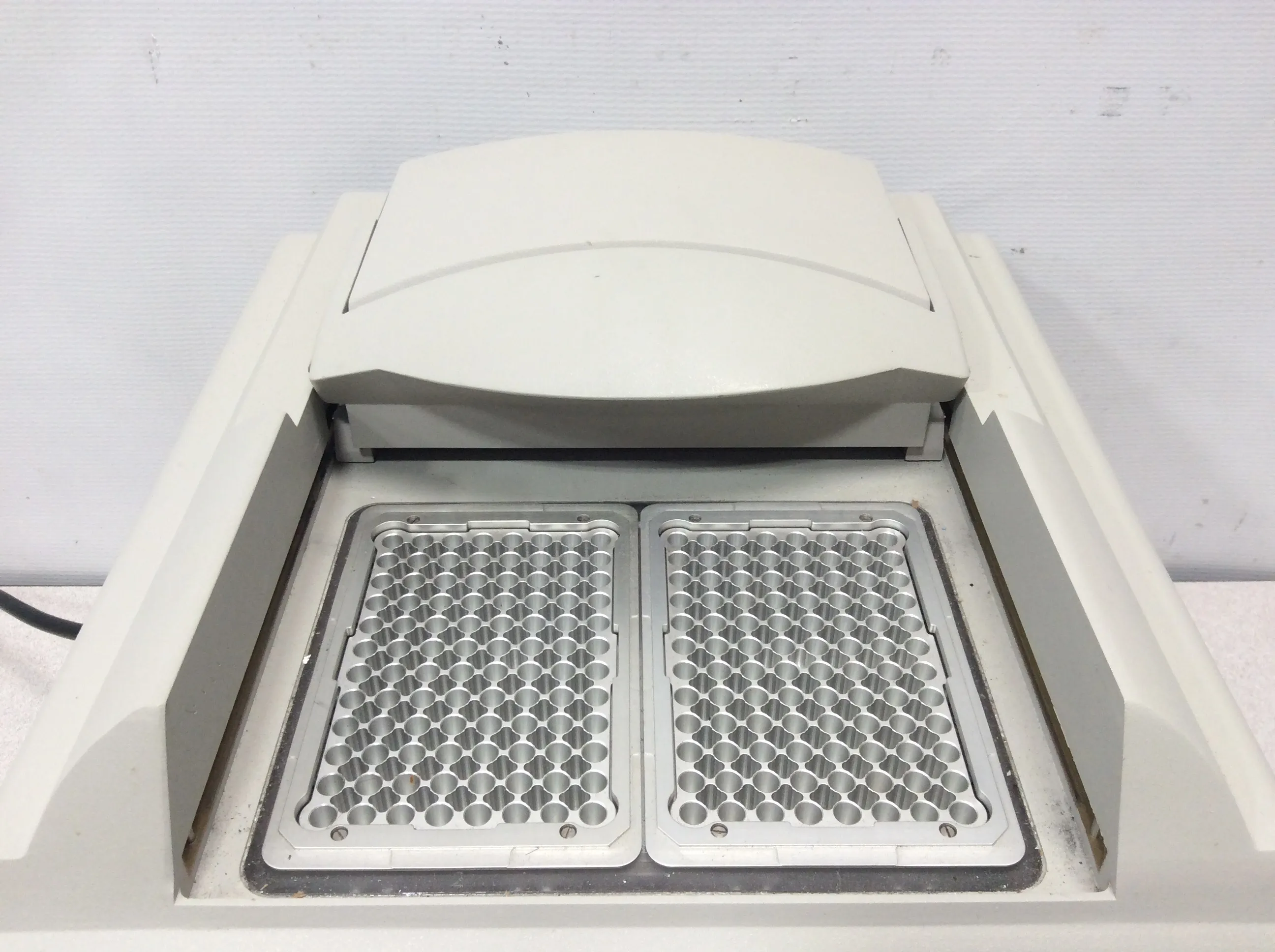 Applied Biosystems GeneAmp PCR System 9700 96 Well N8050200 Real Time PCR Molecular Biology Used Laboratory Equipment