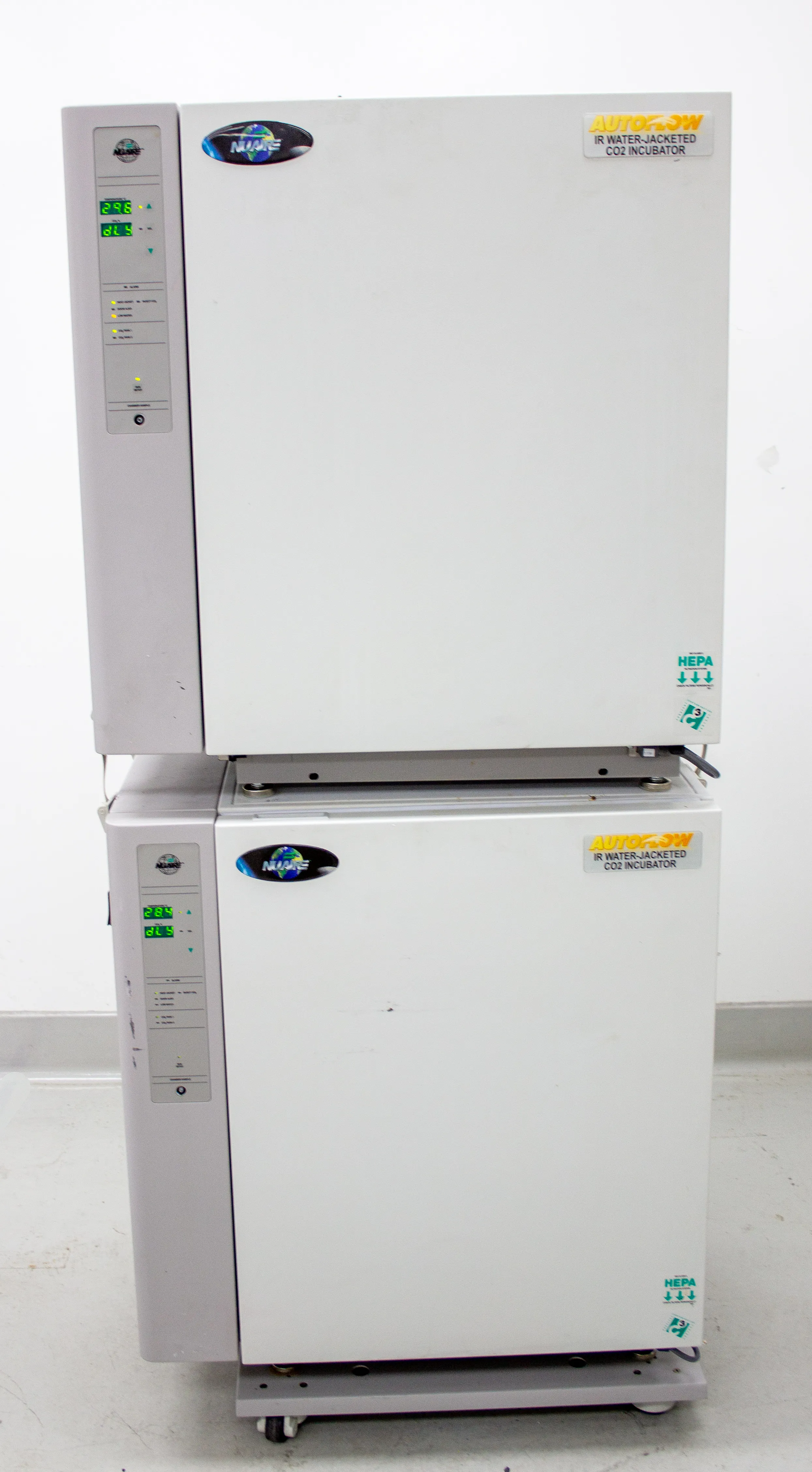 NuAire Dual Stack Autoflow C02 Water-Jacketed Incubator Model Nu-4750