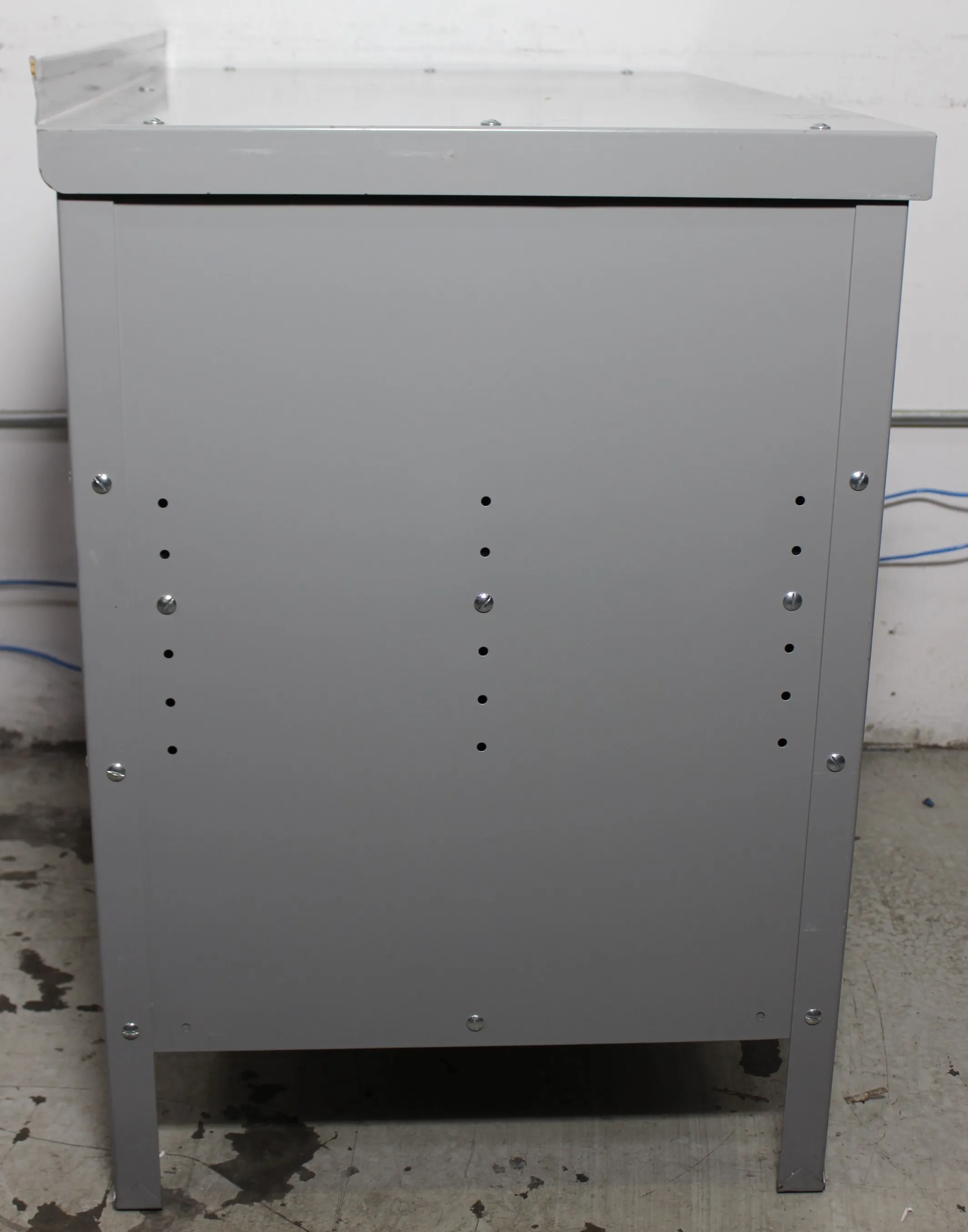 Lyon Cabinet Workbench - Used Laboratory Equipment