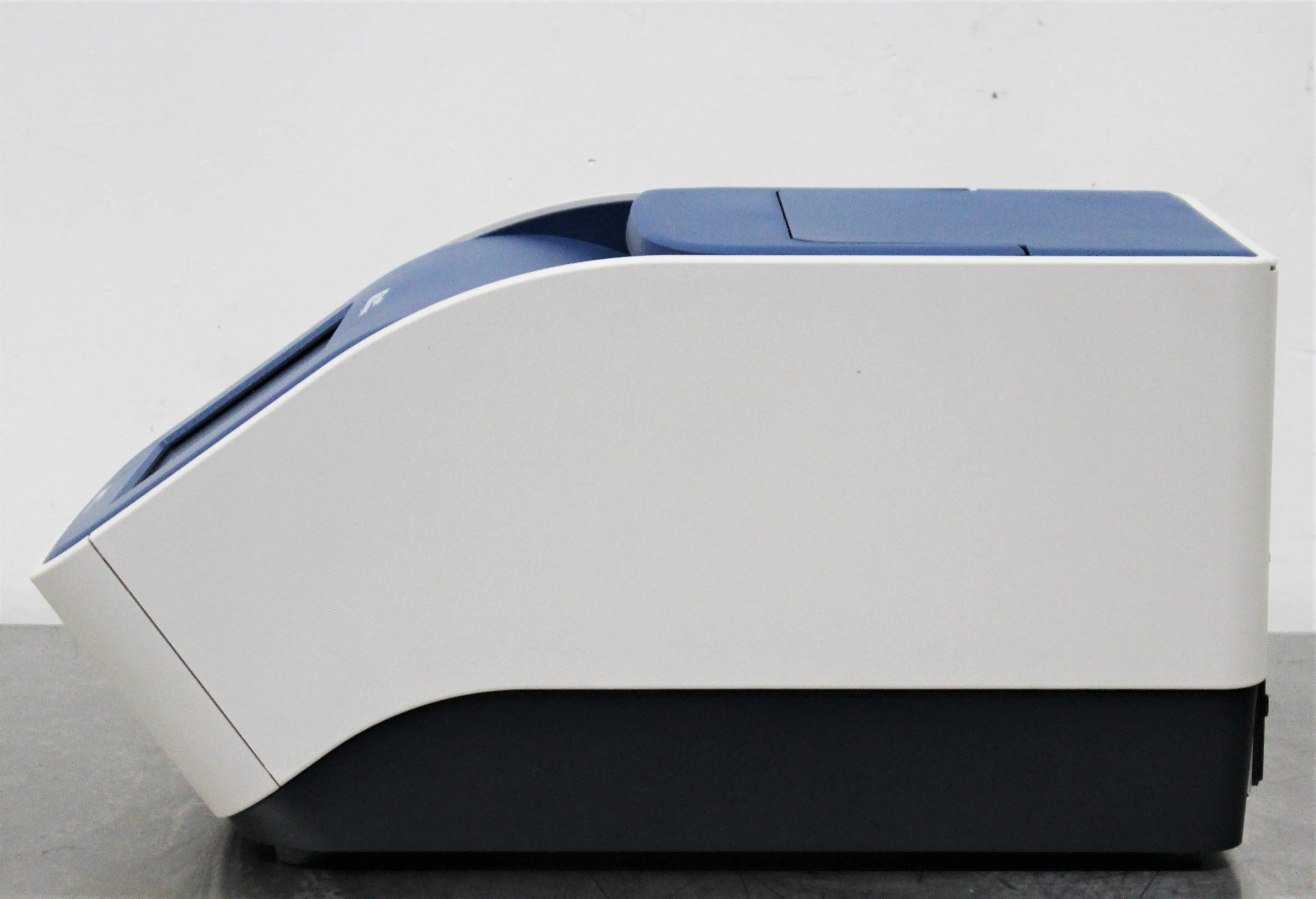 Applied Biosystems Veriti 96-Well Thermal Cycler