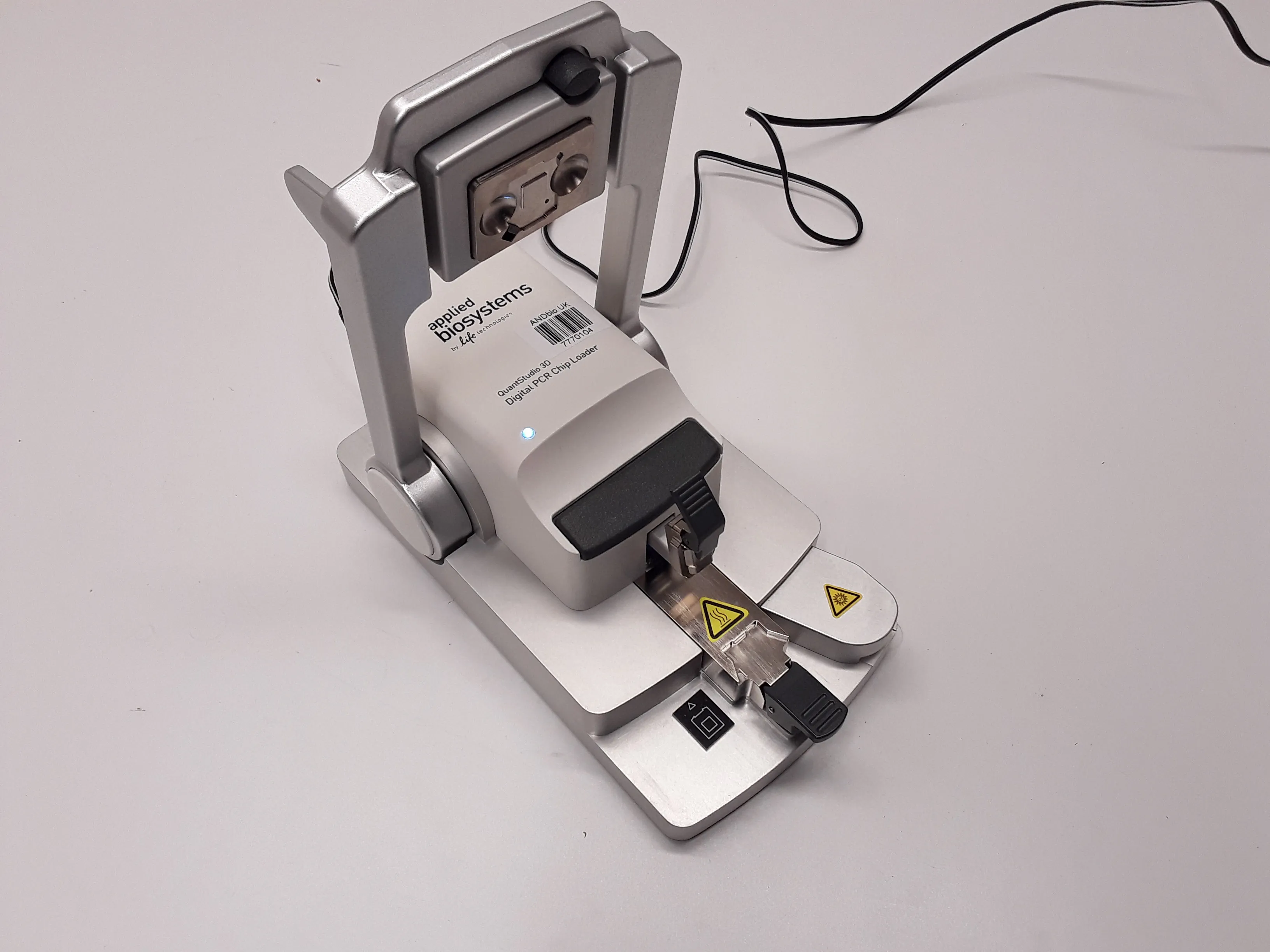 Applied Biosystems QuantStudio 3D Digital PCR Chip Loader