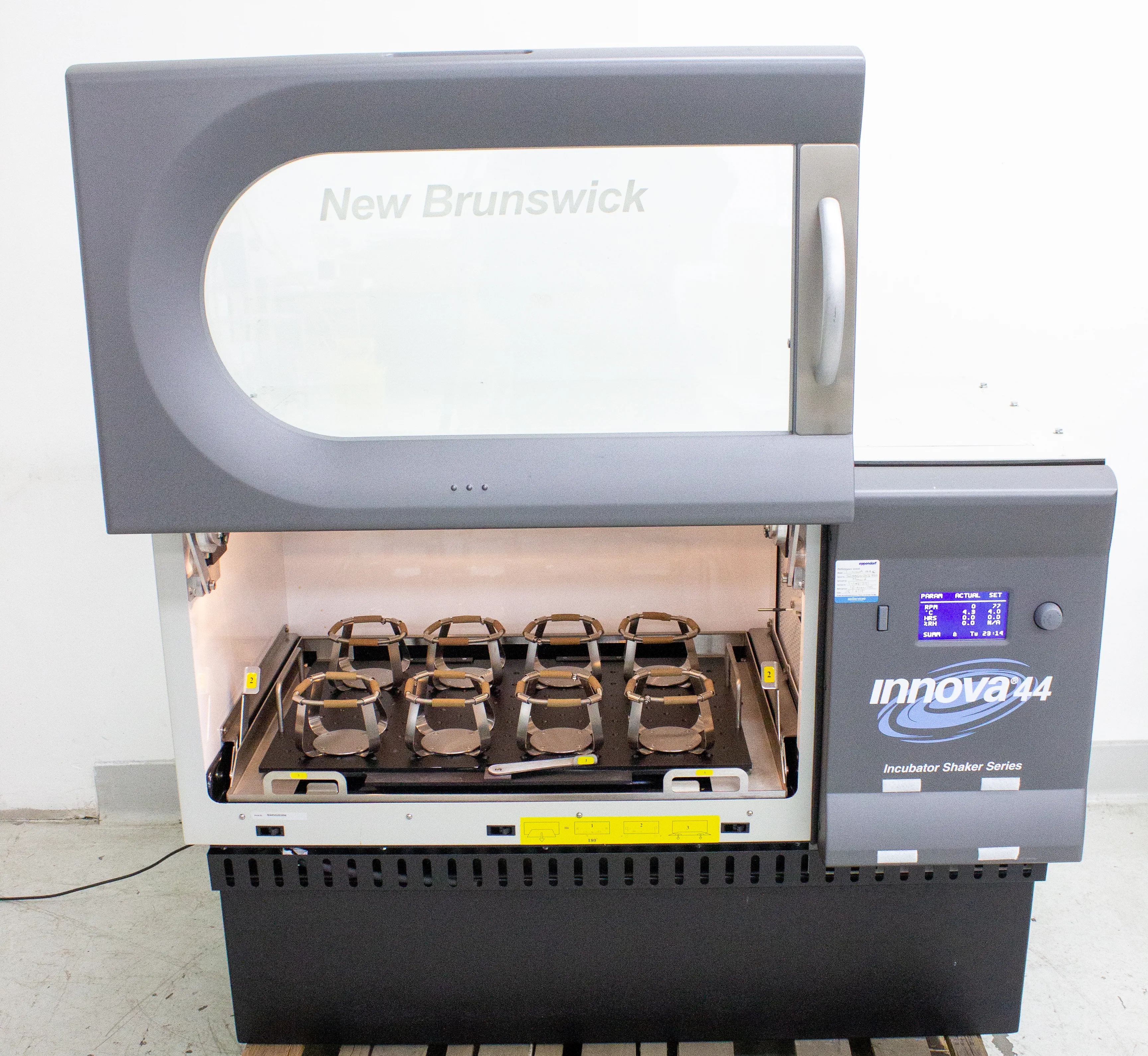 New Brunswick Innova 44R Refrigerated Incubator Shaker M1282-0006