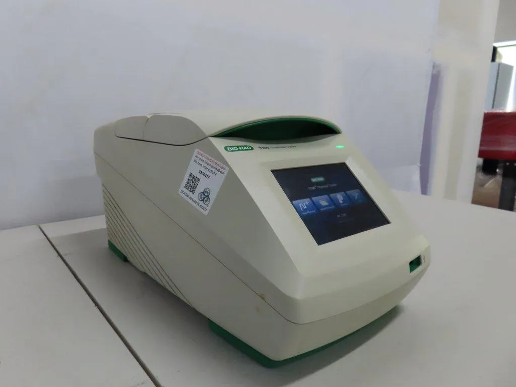 BIO-RAD T100 Thermal Cycler - Laboratory Equipment