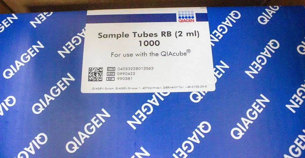 QIAcube Connect Device 9002864 with Starter Pack & Sample Tubes RB (2 ml) 1000