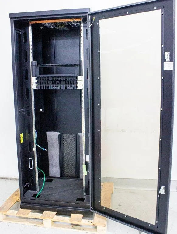 Electron Metal Server Rack Cabinet with Enhanced Cable and Airflow Management