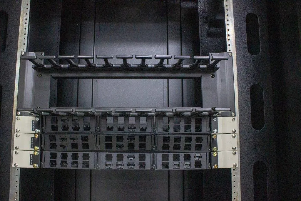 Electron Metal Server Rack Cabinet with Enhanced Cable and Airflow Management