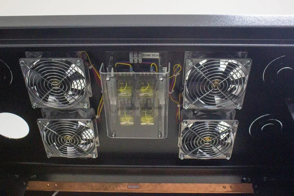 Electron Metal Server Rack Cabinet with Enhanced Cable and Airflow Management