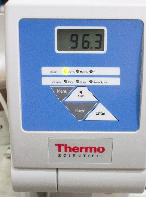 Thermo Scientific Smart2Pure 12 UV/UF Water Purification System with 60L Tank