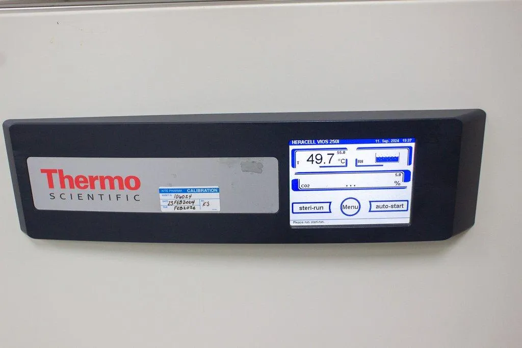 Thermo Scientific 51030992 Heracell Incubator 250i VIOS 9-cu ft | 255L