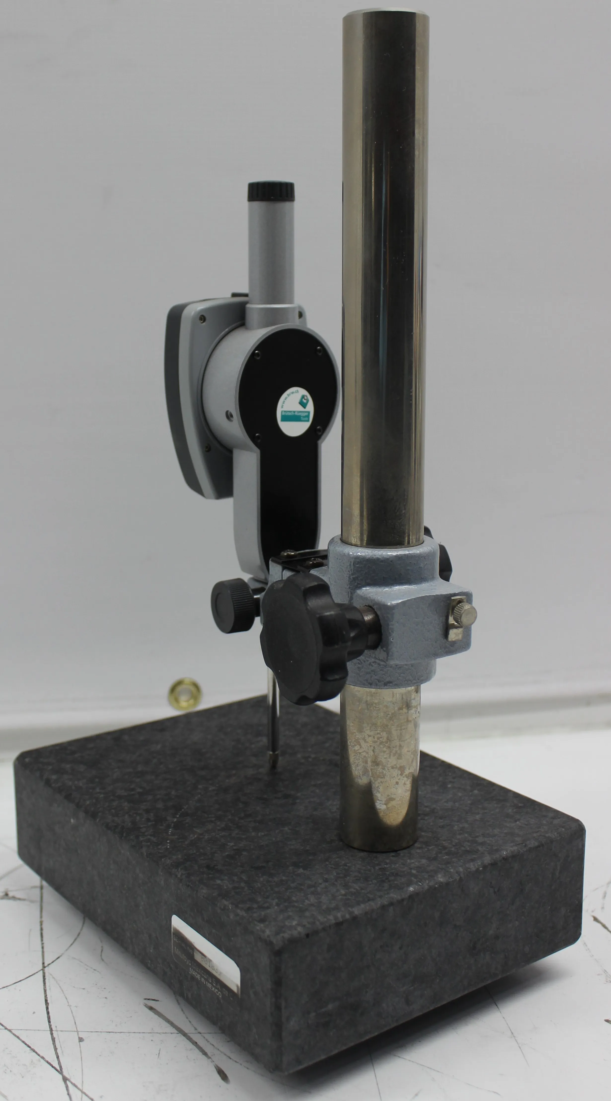 Mitutoyo Granite Comparator Stand 215-151 w/ Electronic Digital Indicator