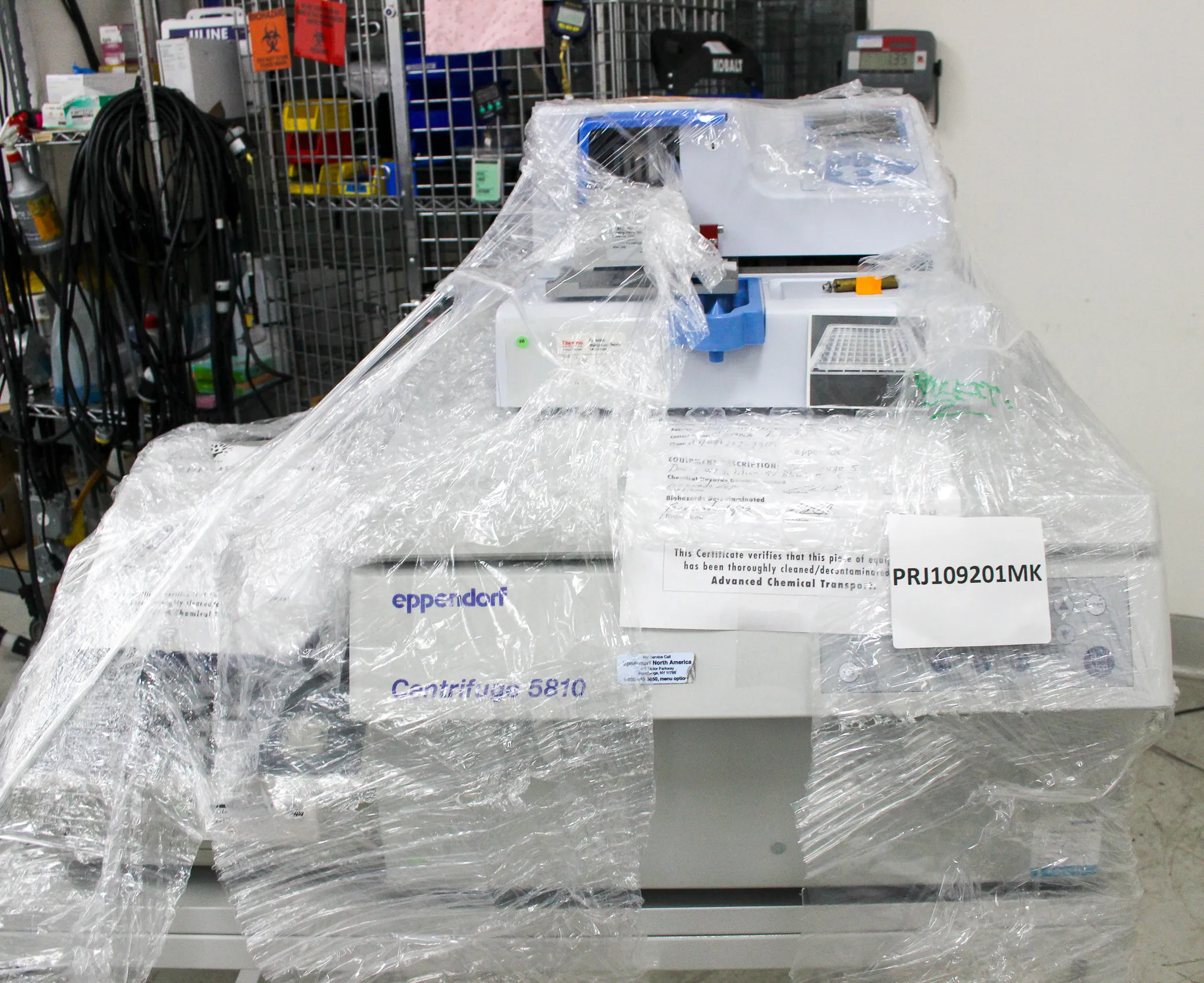 Eppendorf Benchtop Centrifuge Model 5810 with A-4-81 Swing Bucket Rotor