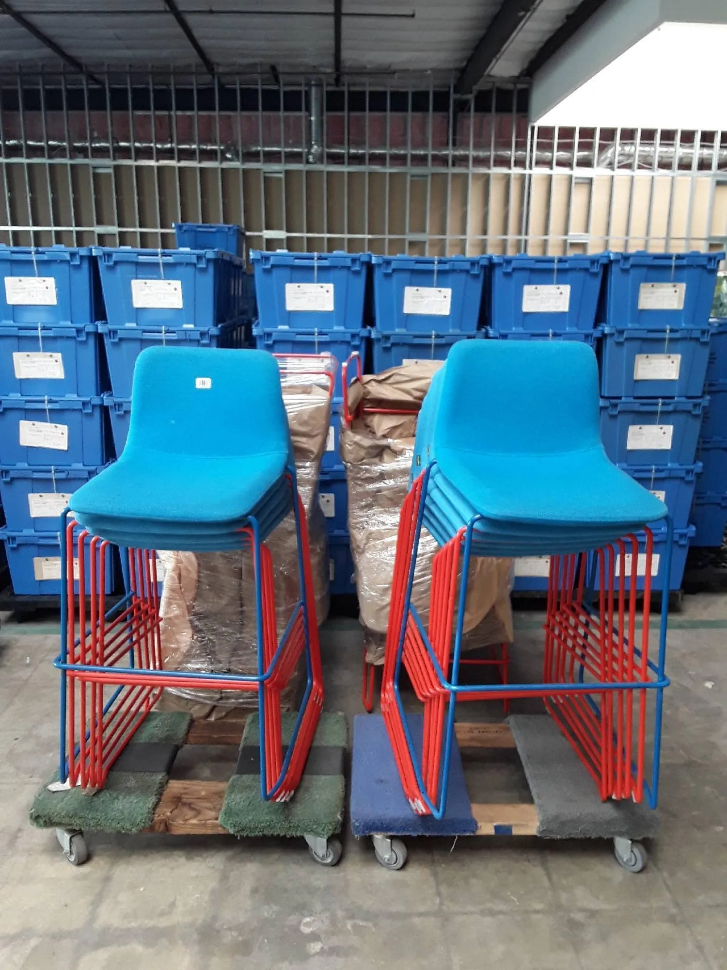 RETRO-MULTI-COLORED HIGH-TOP CHAIRS blue