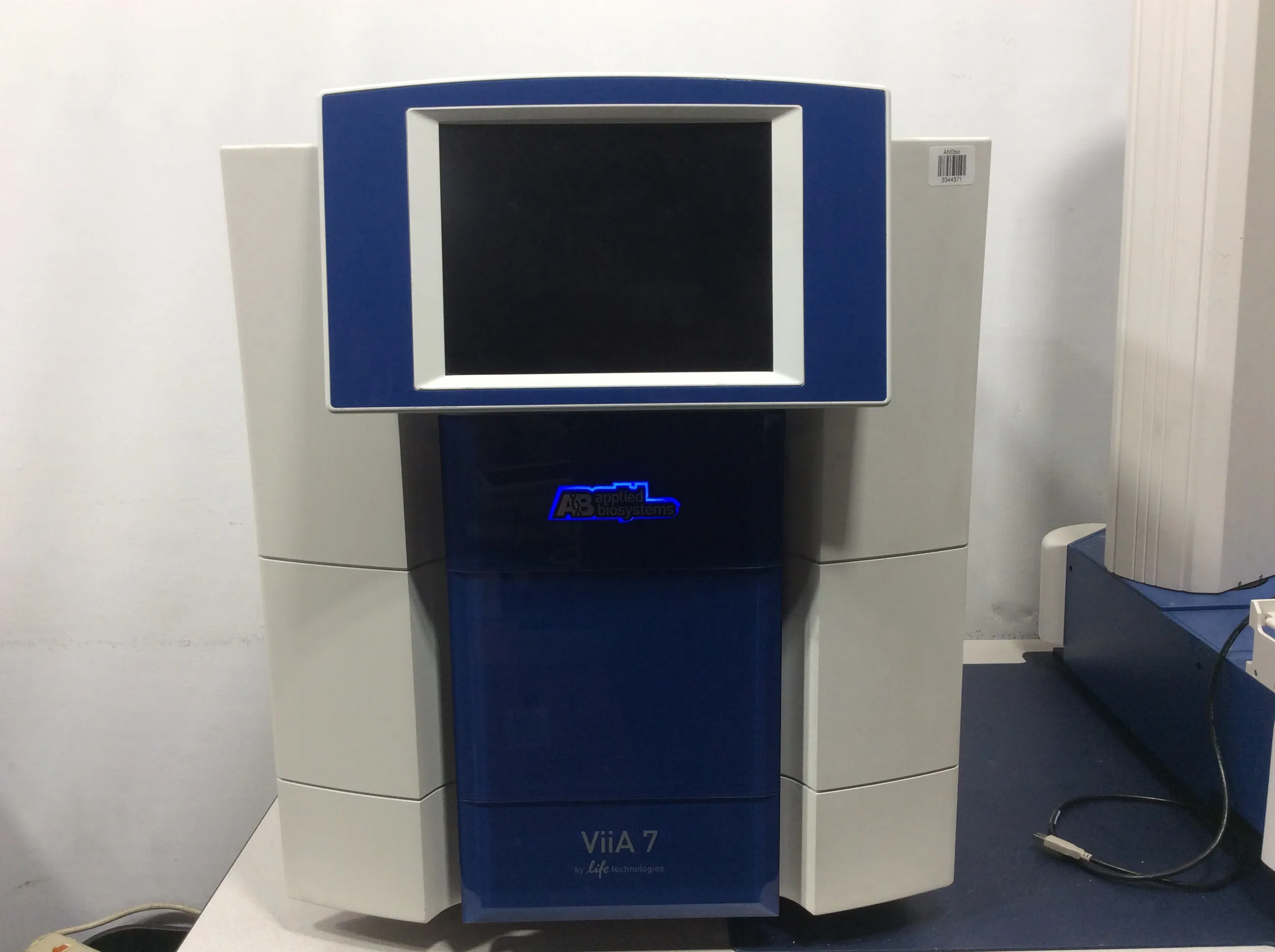 Applied Biosystems ViiA 7 Real-Time PCR System &Twister II