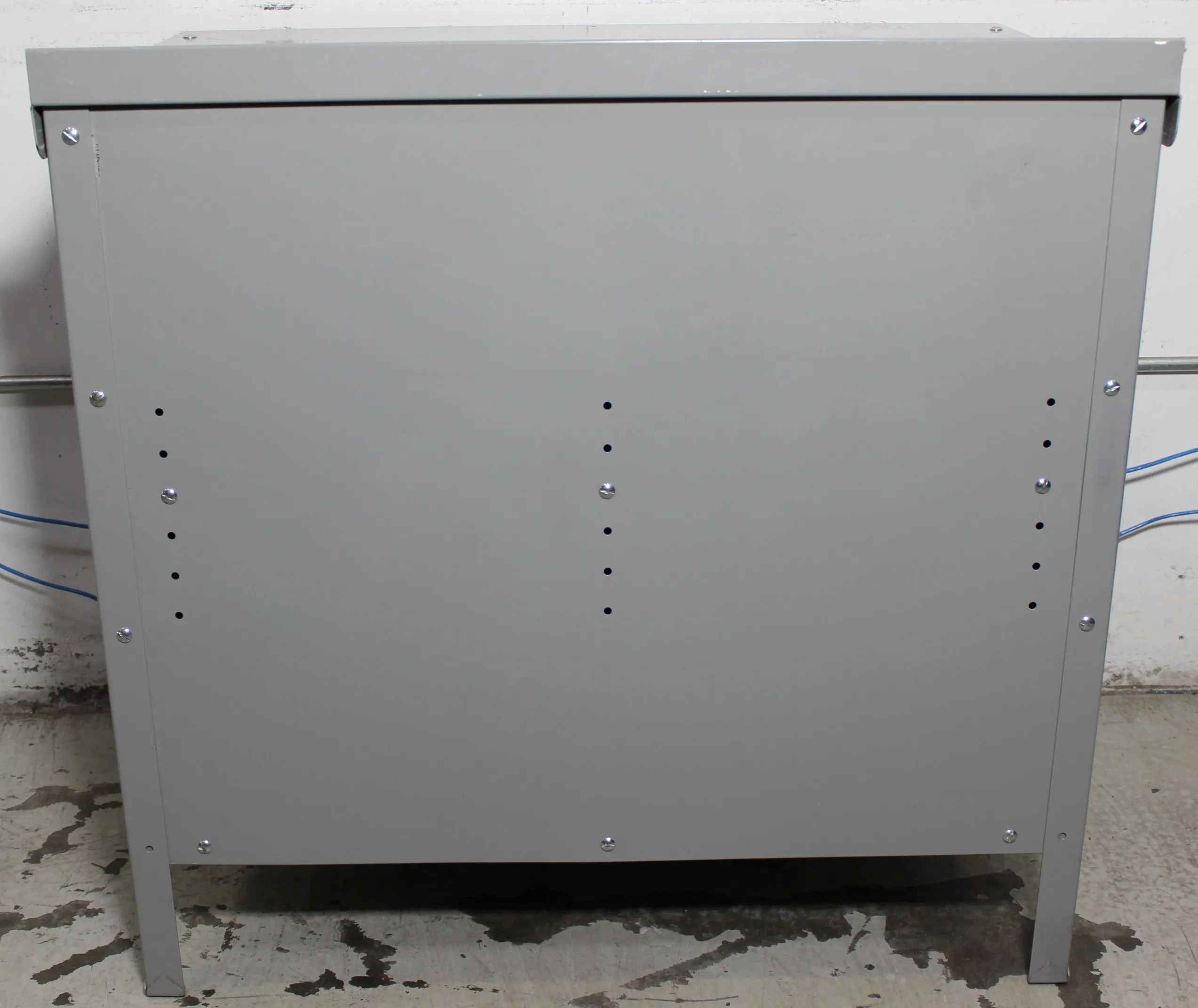 Lyon Cabinet Workbench - Used Laboratory Equipment