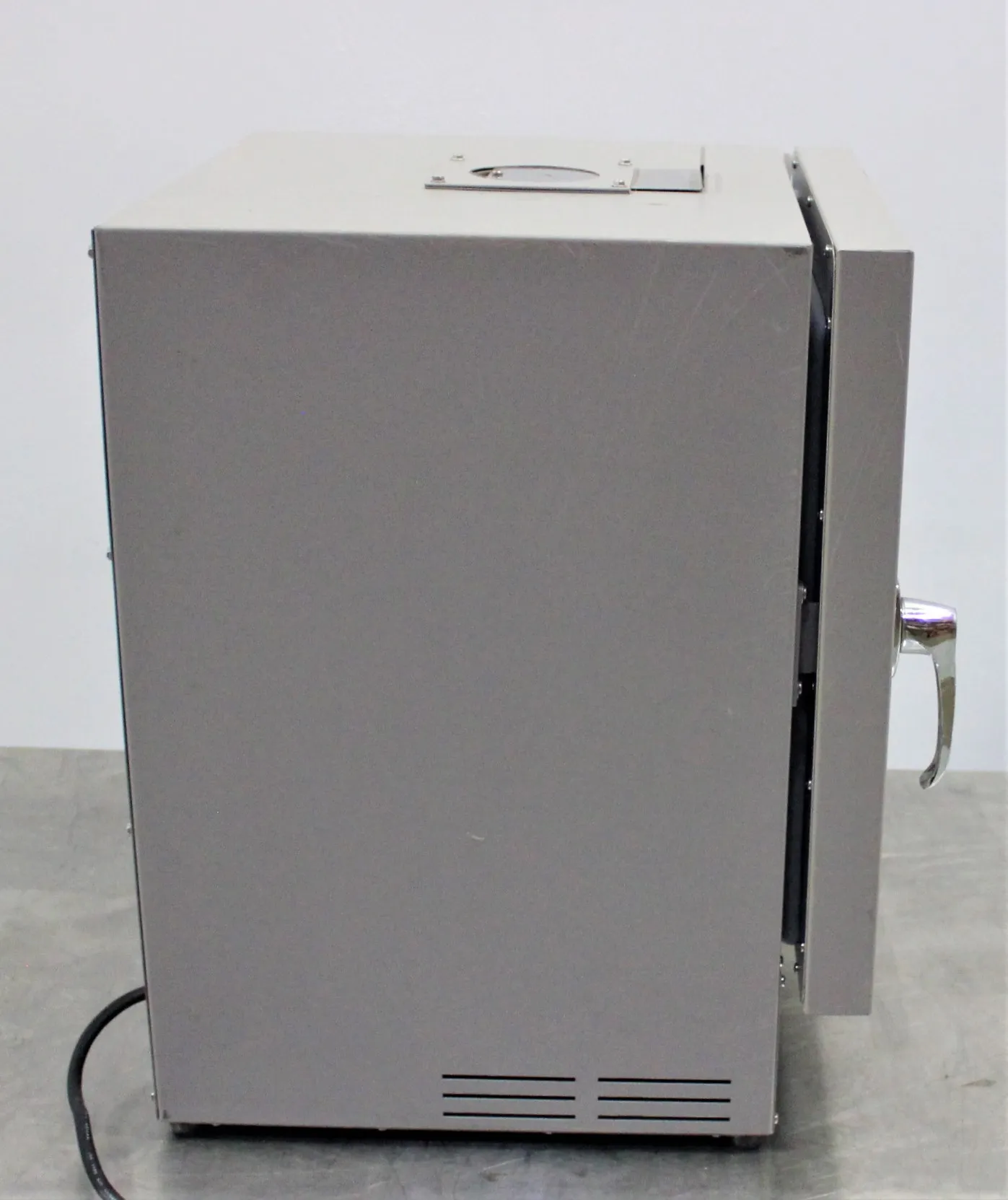 VWR 1300U Gravity Convection Utility Oven