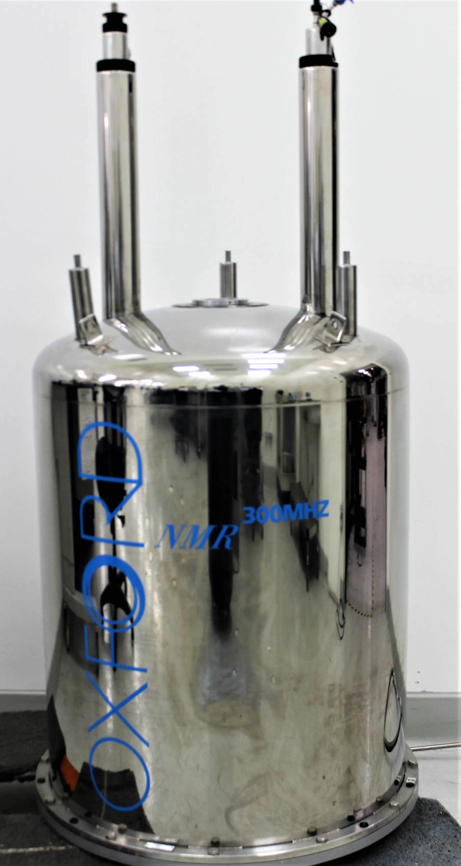 Oxford Cryomagnet NMR YH400 S/N: S010406 Super Conducting Magnet System