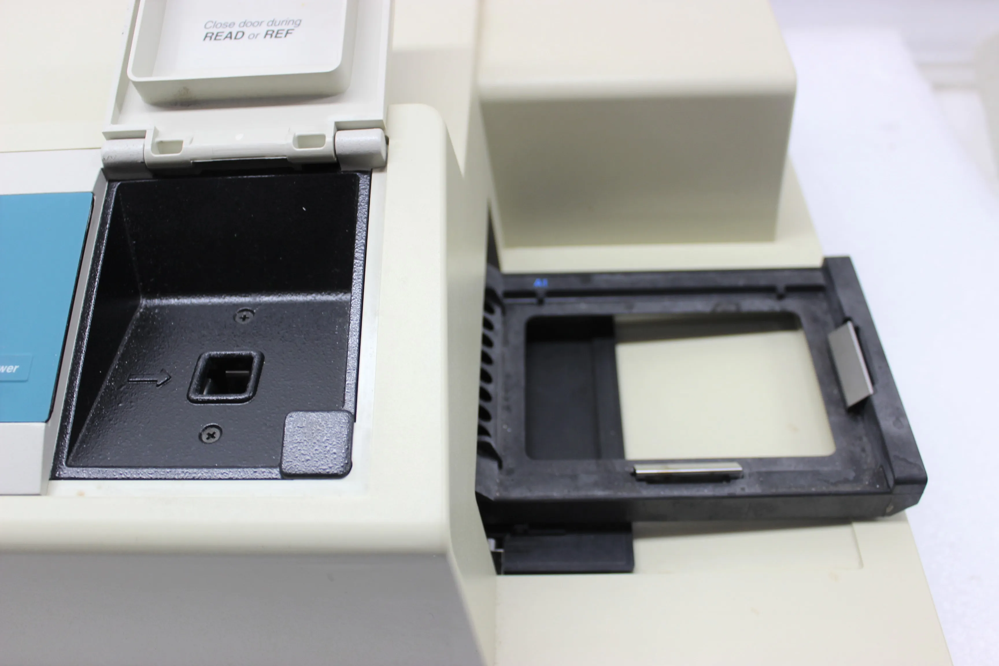 Molecular Devices SpectraMax 384 Plus Microplate Reader Spectrometer