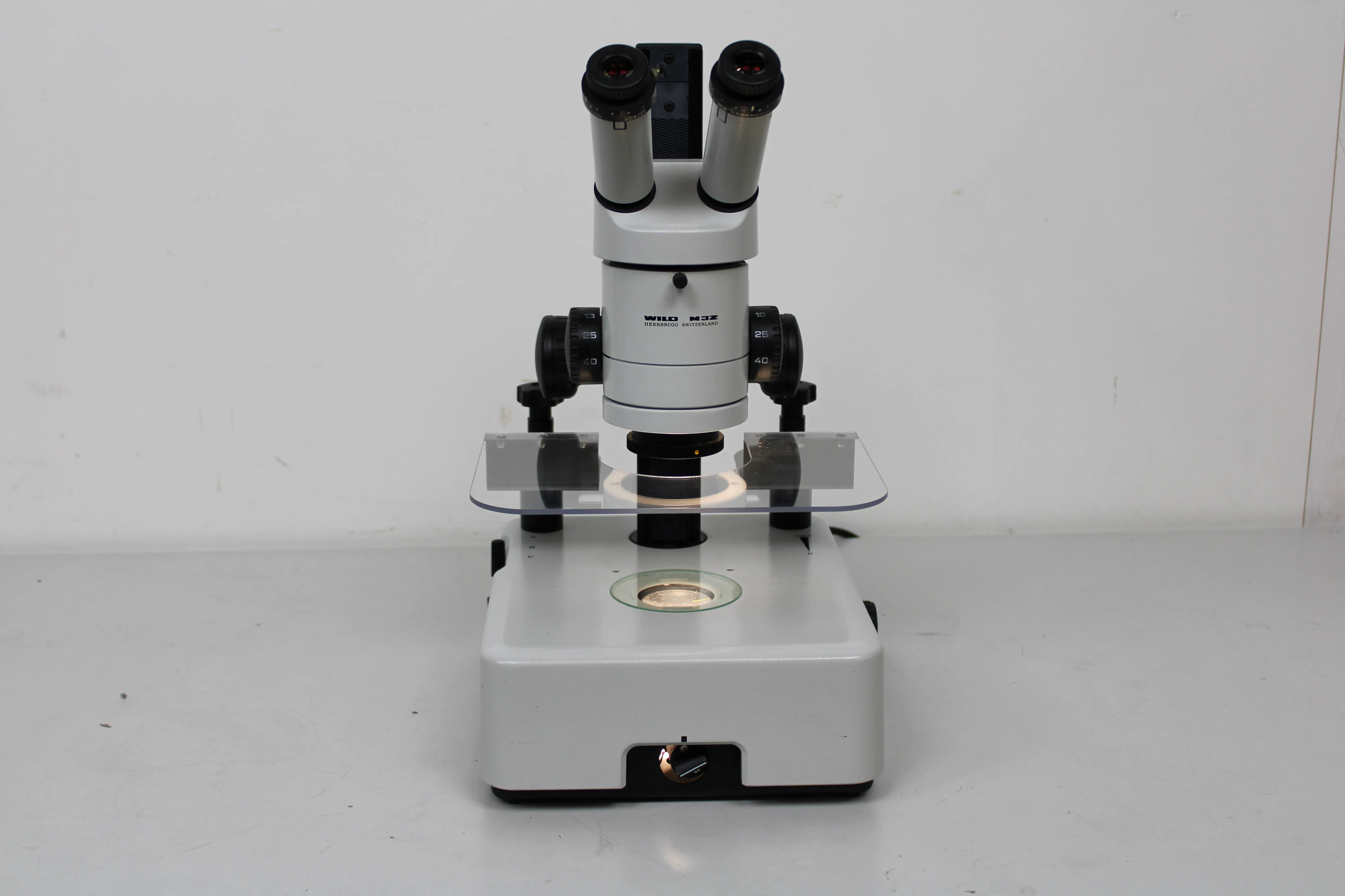 Heerbrugg Switzerland MDG17 Microscope