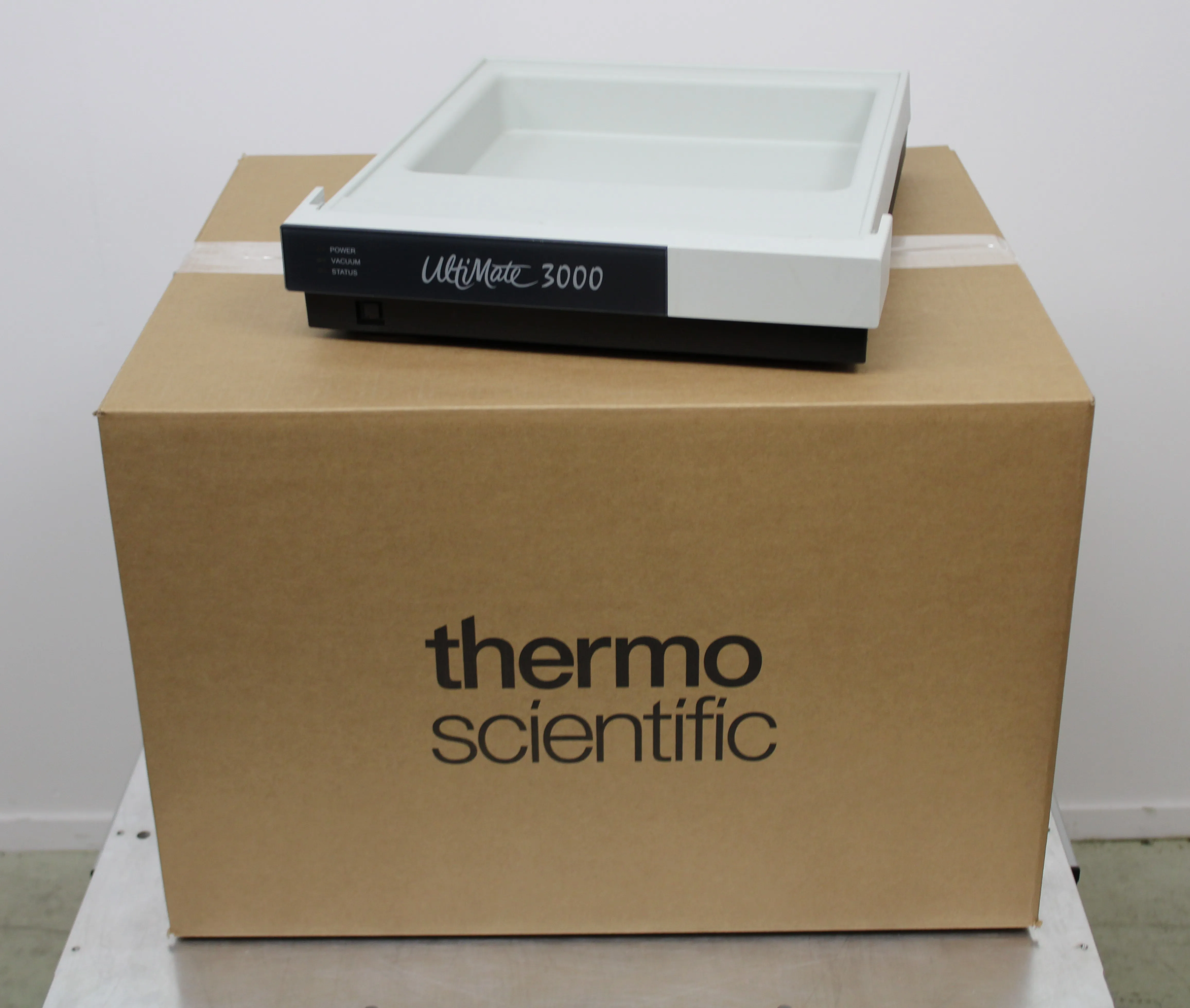 Thermo Scientific SRD-3400 Solvent Racks with 4 Degassers