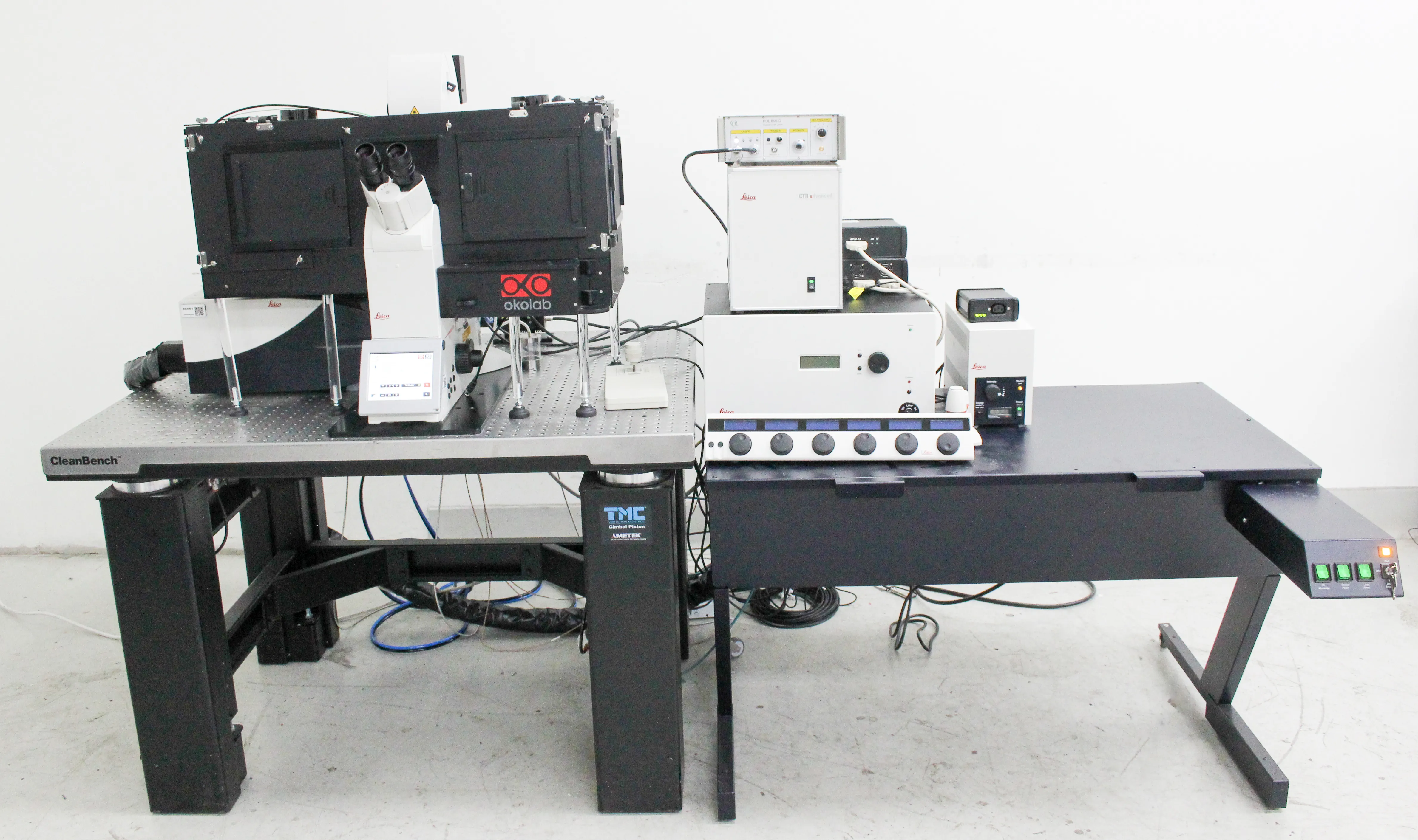 LEICA TCS SP8 X Confocal System w/ DMI8 Microscope Stand, Okolab Cage Incubator & Gimball Piston