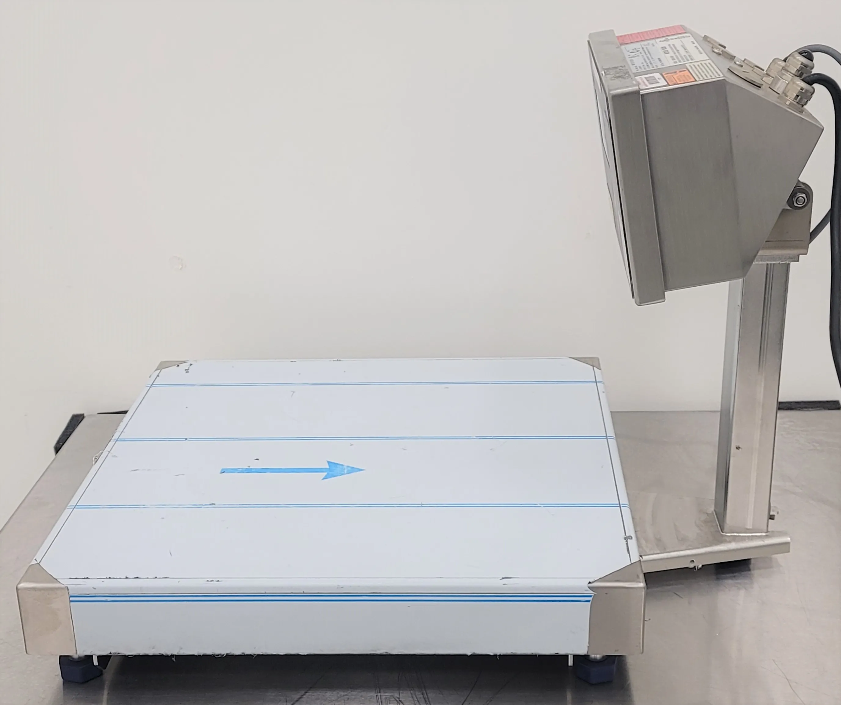 Mettler-Toledo IND560 Bench Scale / Floor Scale with Stainless Steel Construction