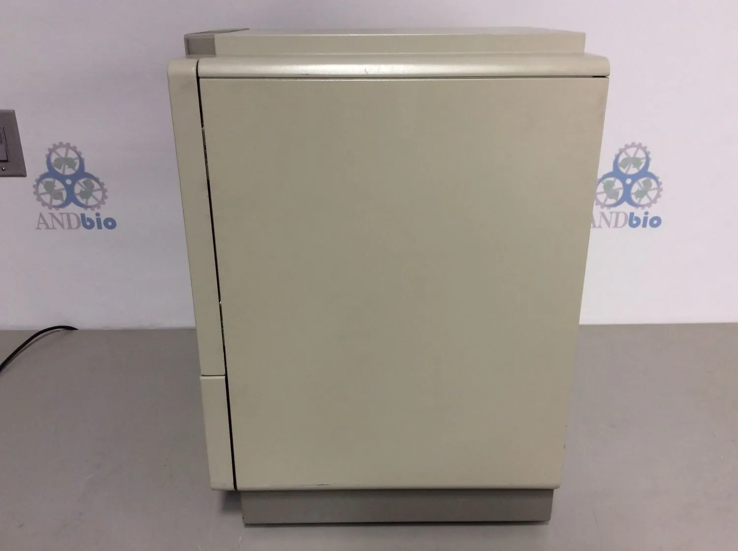 PE Biosystems/Hitachi ABI Prism 300 DNA Sequencer