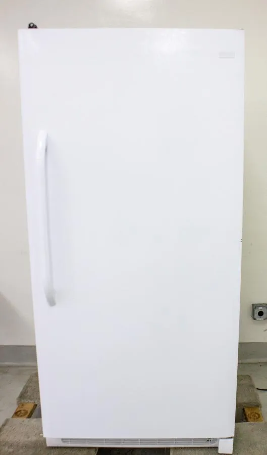 Frigidaire 20.9-cu ft Upright Freezer (White) FFFU21M1QWF