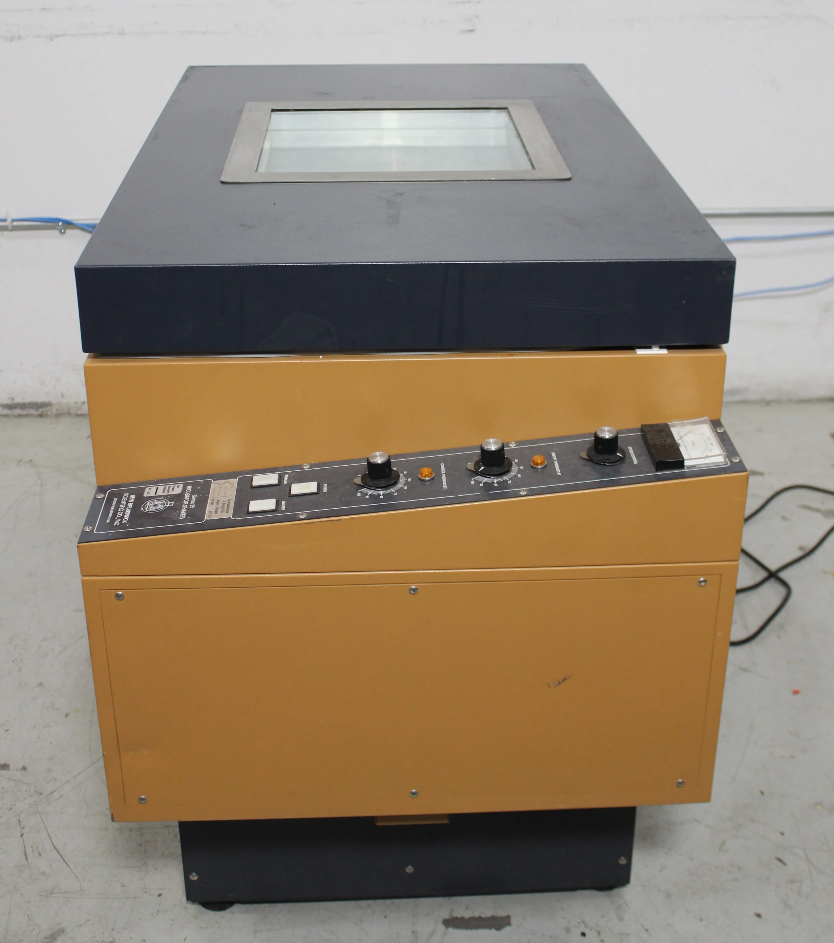 New Brunswick G-25 Controlled Environment Incubator Shaker Series 25