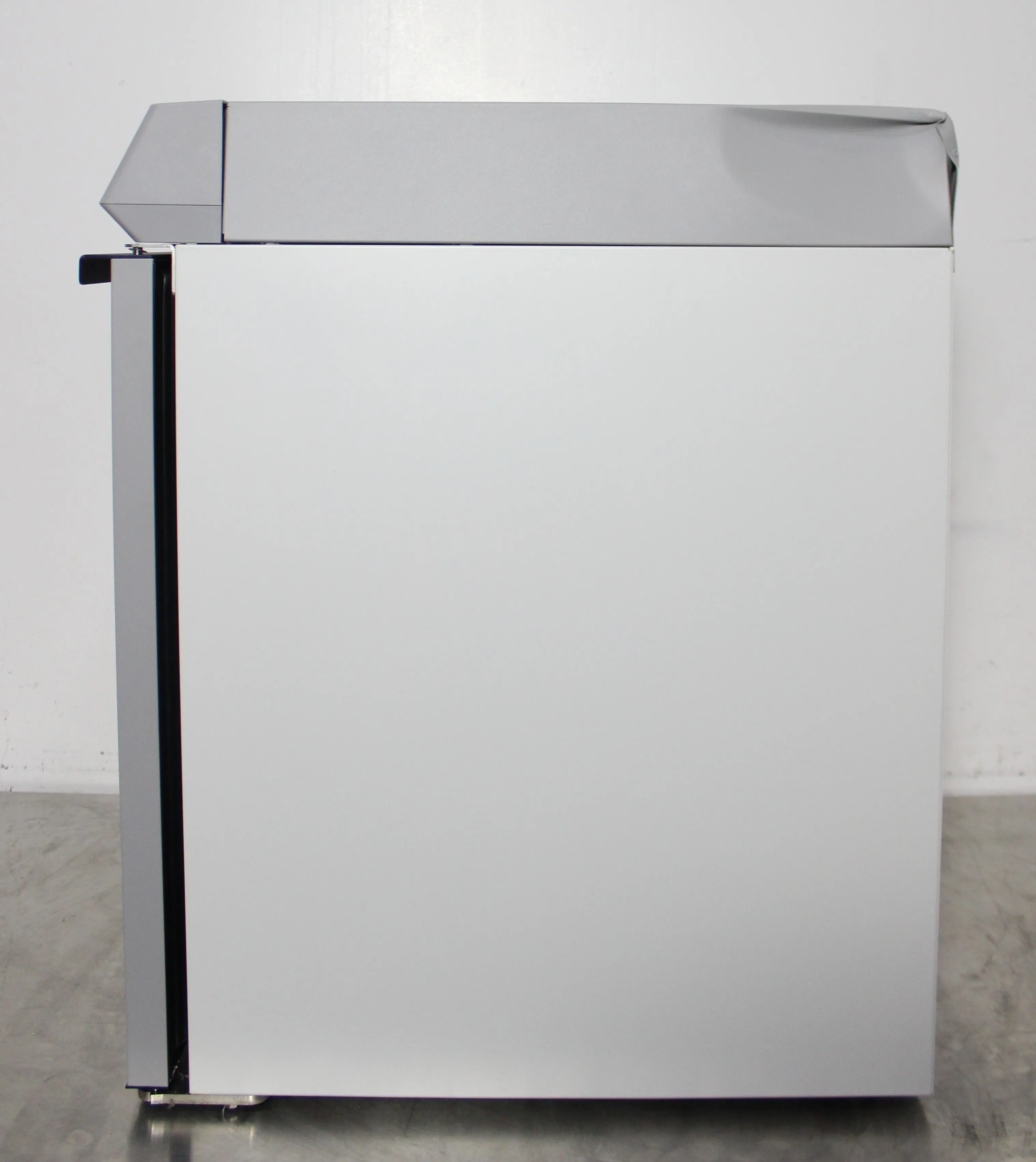 Thermo Scientific TSX Series Undercounter Lab Refrigerator - High-Performance Used Unit