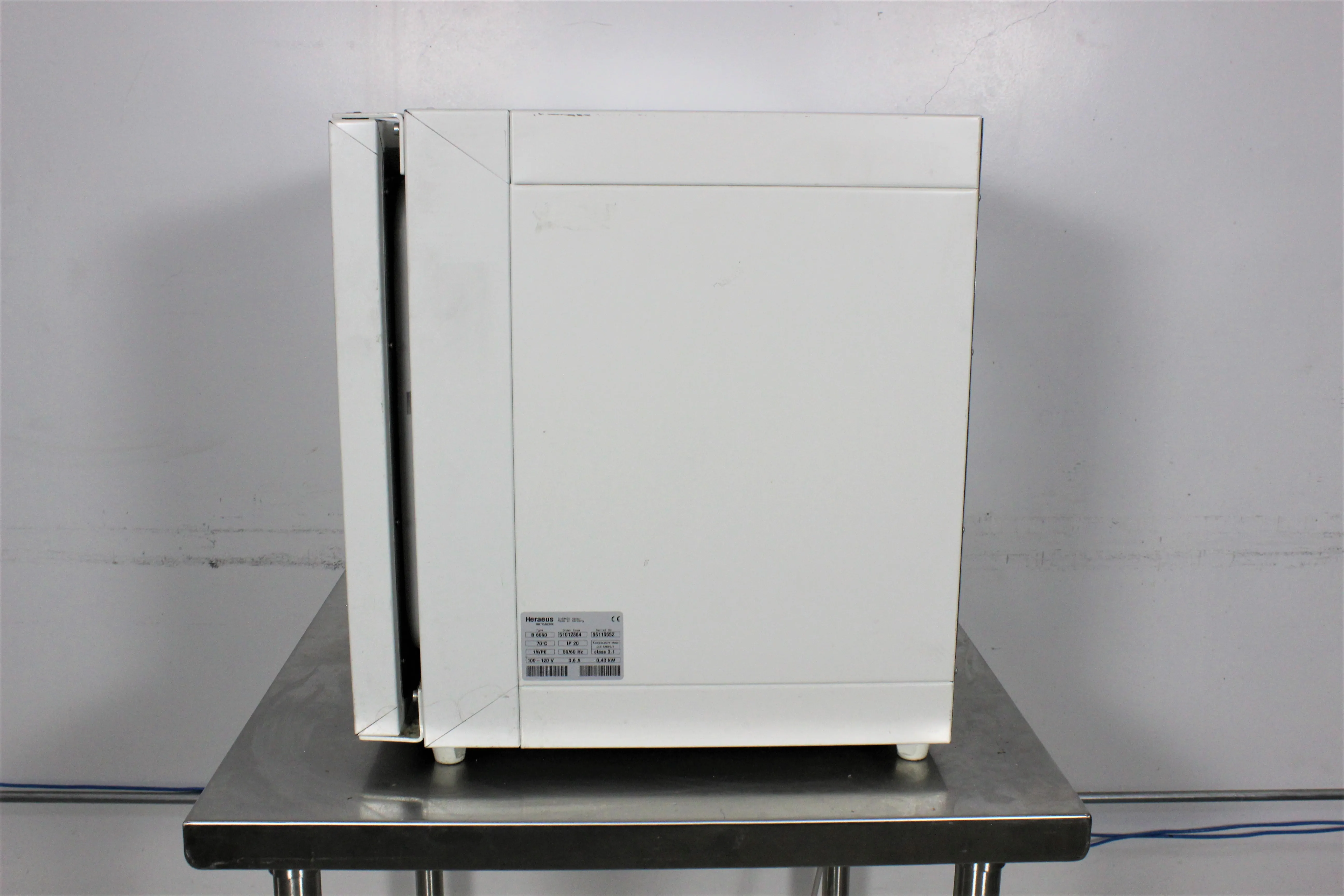 Heraeus B 6060 CO2 Incubator for Laboratory and Research Use - Needs Repairs - AS-IS Sale