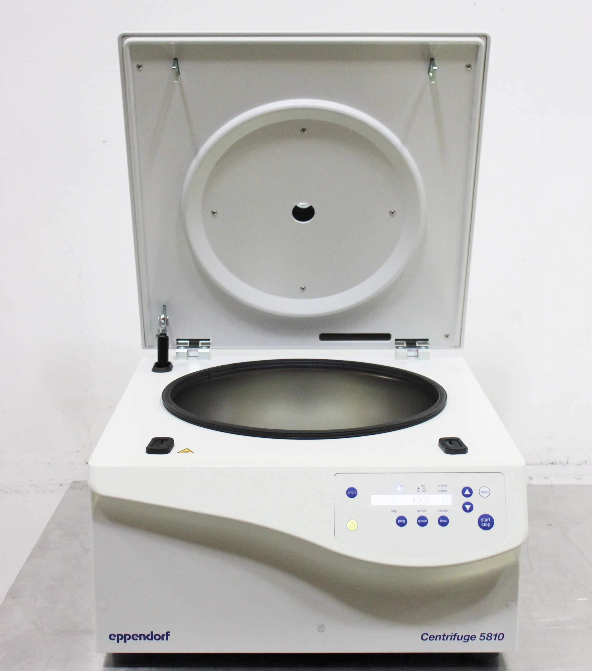 Eppendorf 5810 Benchtop Centrifuge - Used