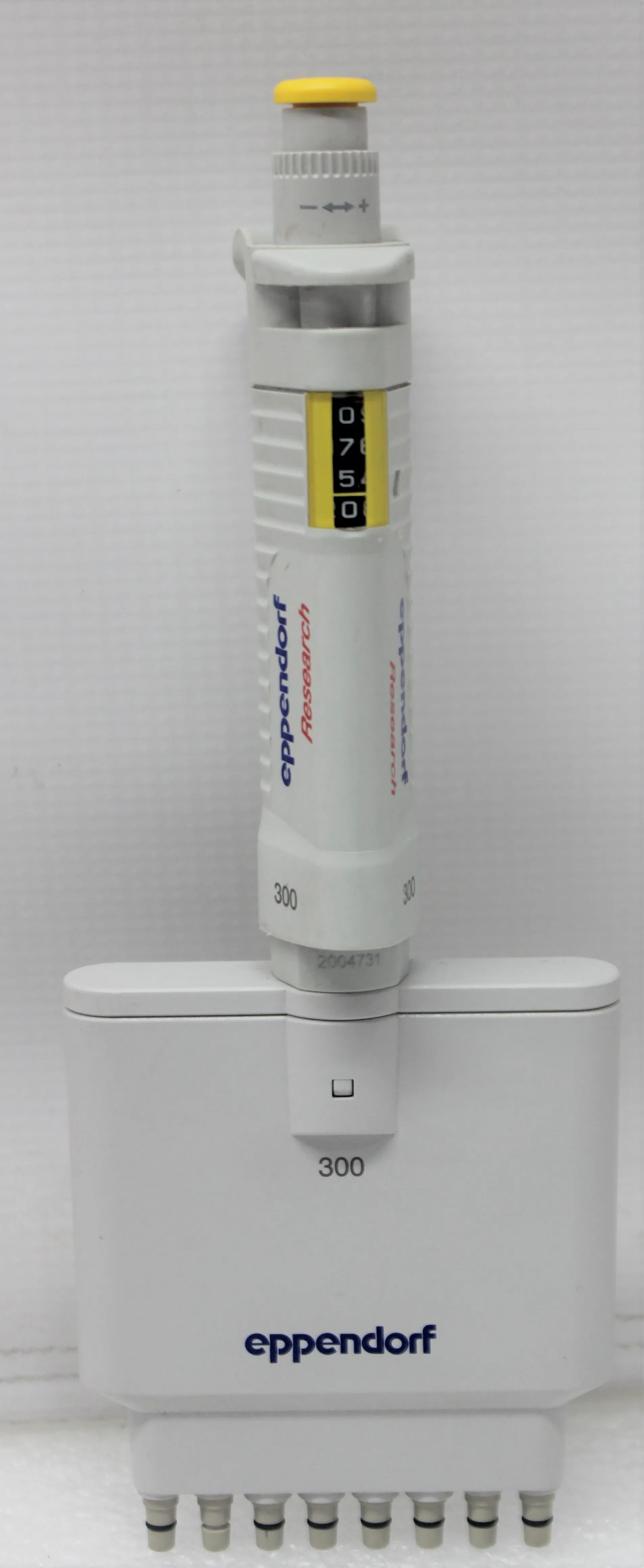 Eppendorf 8-Channel Multichannel Pipette 30-300 uL