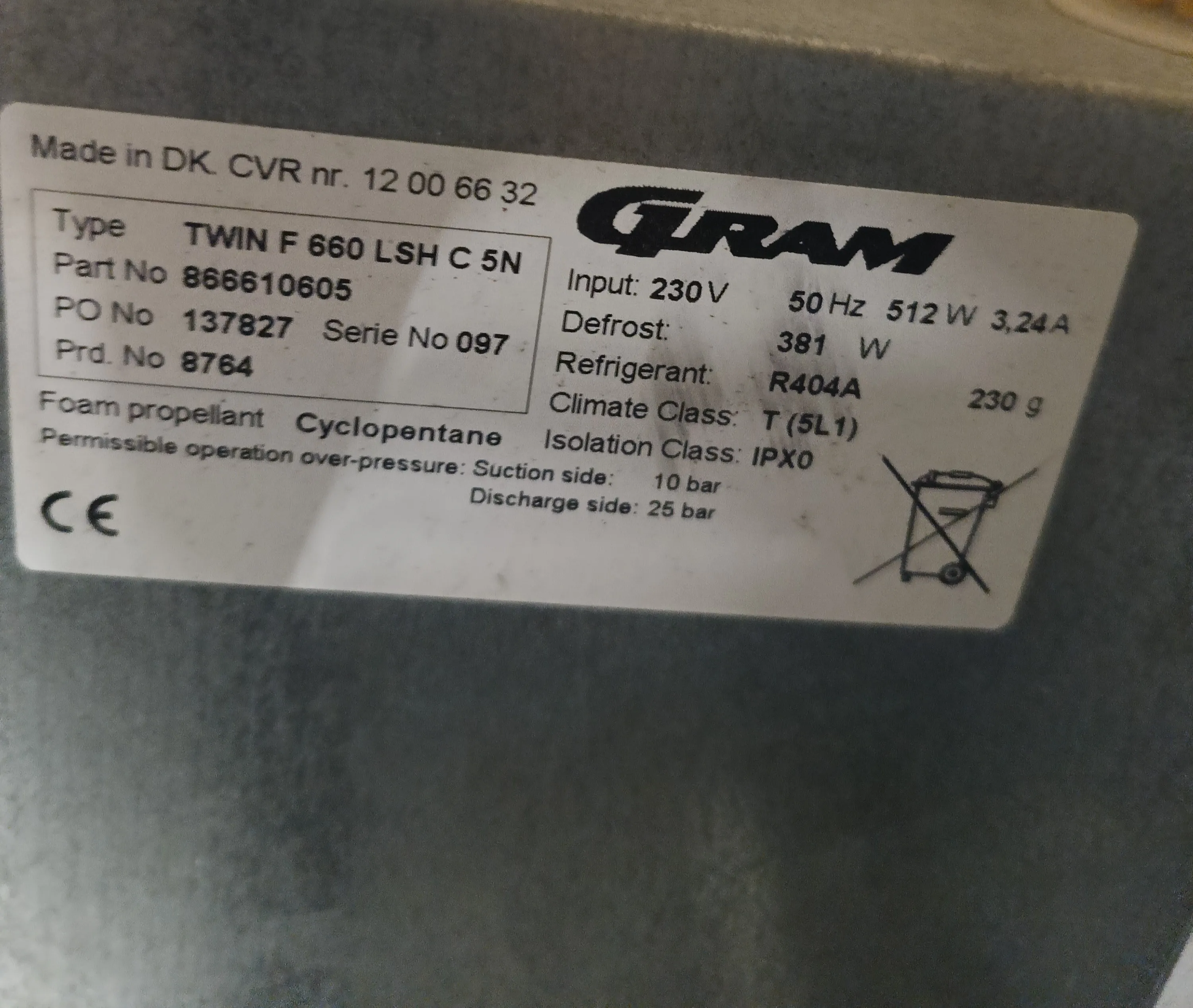 GRAM TWIN F 660 LSH C 5N -25C Freezer with 9 Shelves