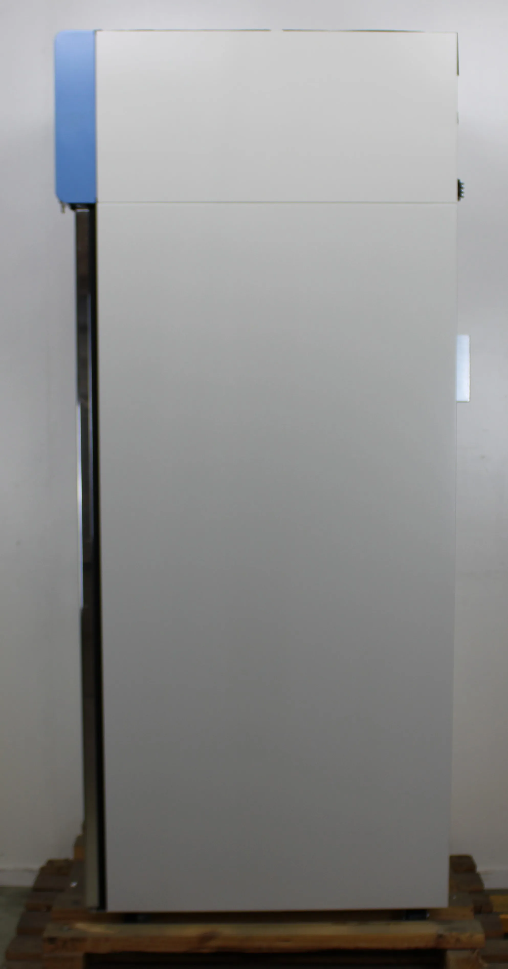 Thermo Fisher High-Performance Blood Bank Glass Door Refrigerator FRBB2304V22 - Used