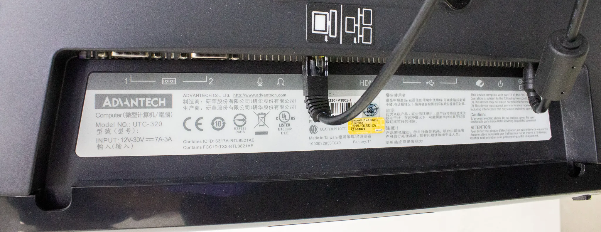 Instron 3400 Series Universal Testing System Model 34SC-05