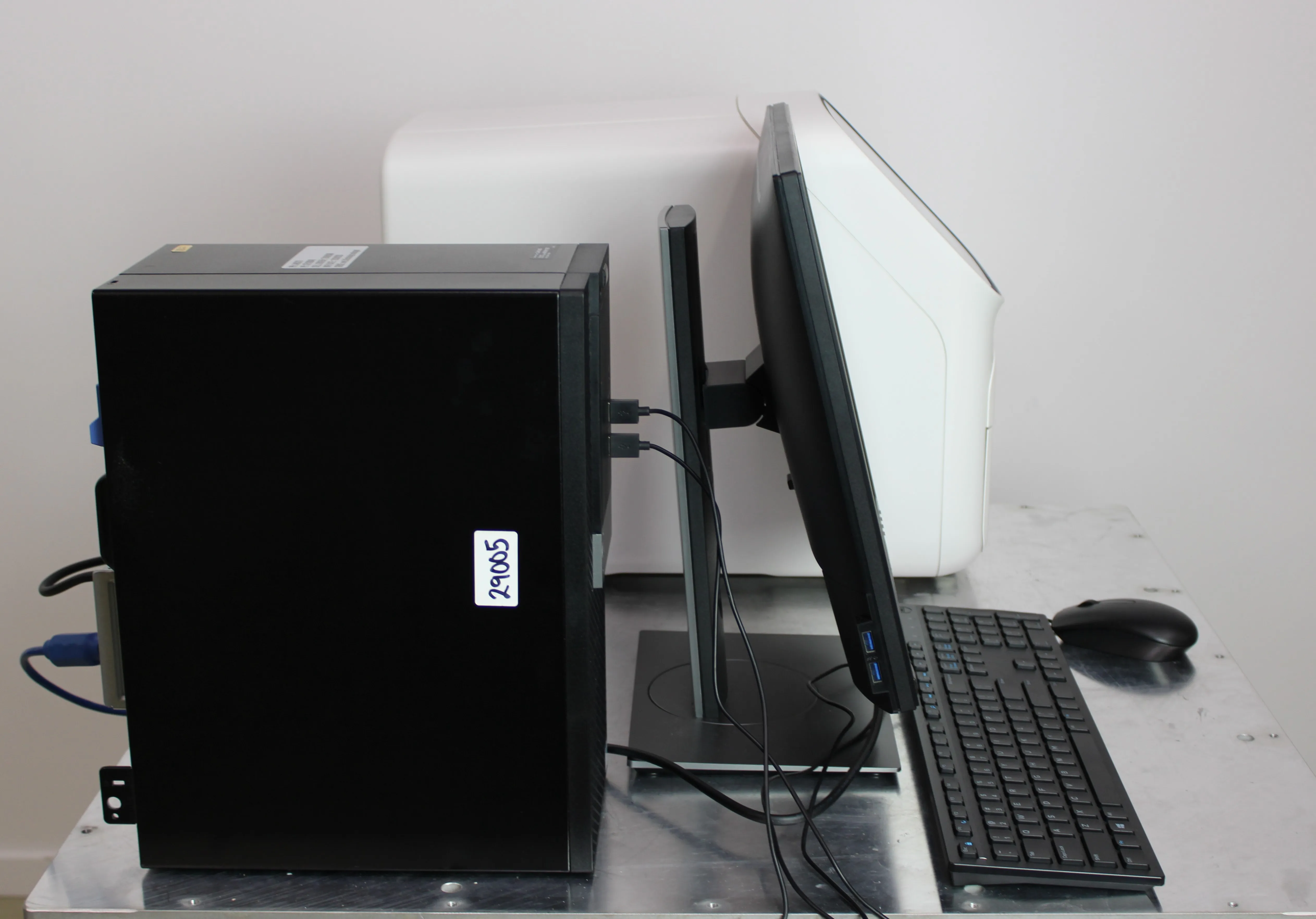 Applied Biosystems QuantStudio 5- Real Time PCR 96-well 0.2 mL REF A28134 + PC