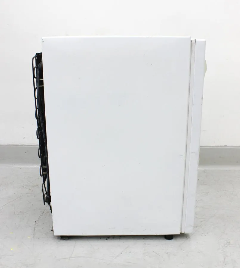 General Electric Upright Freezer model: FP5DXARWH