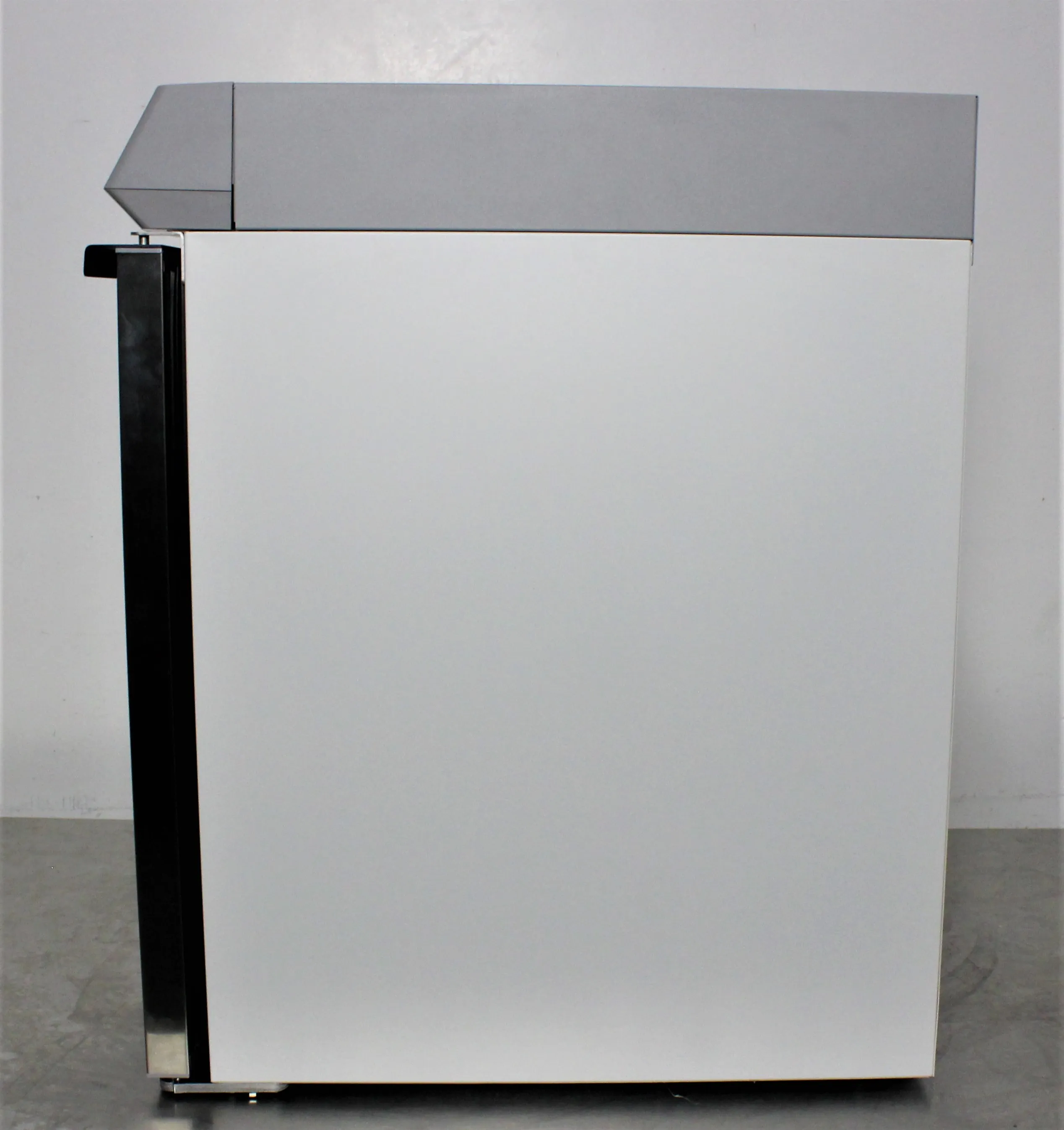 Thermo Scientific TSX Series High-Performance Undercounter Refrigerator, Glass Door TSX505GA