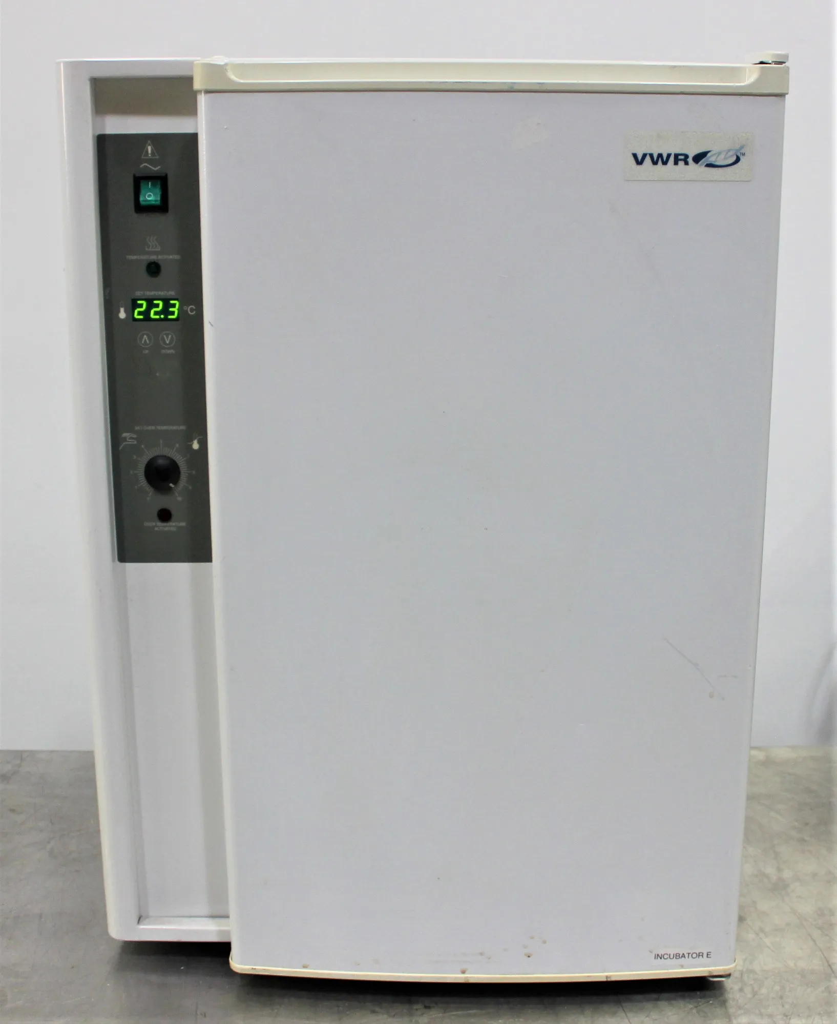 VWR Signature Low Temperature Incubator 2005 67L - Used