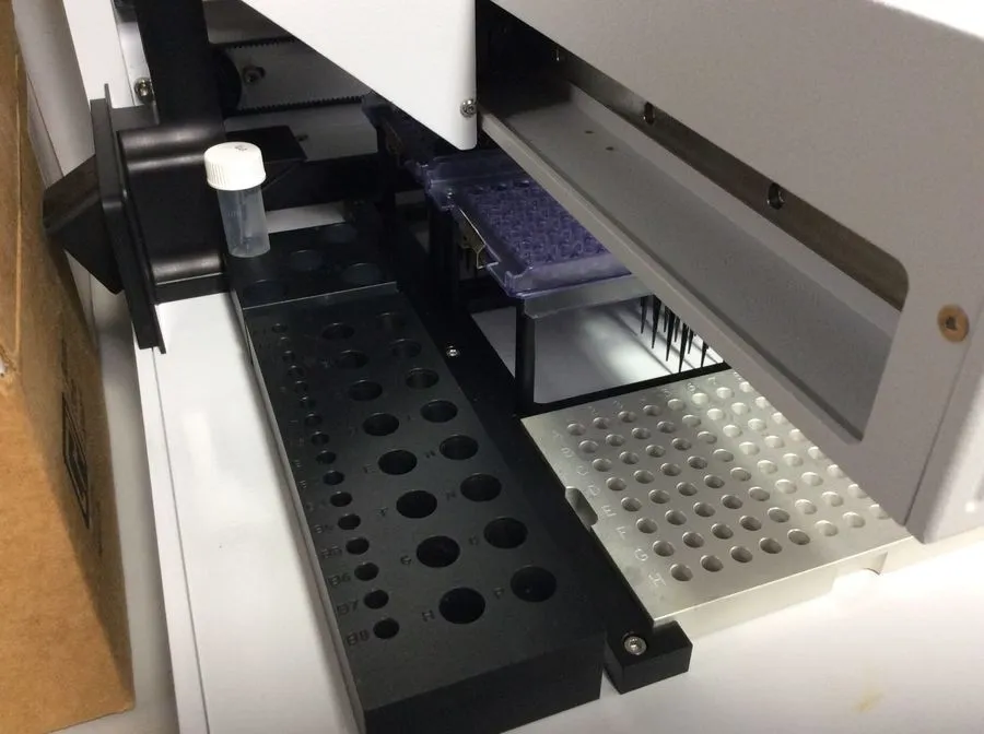 Corbett Robotics CAS1200 Model CAS1200 Used Compact Benchtop Instrument