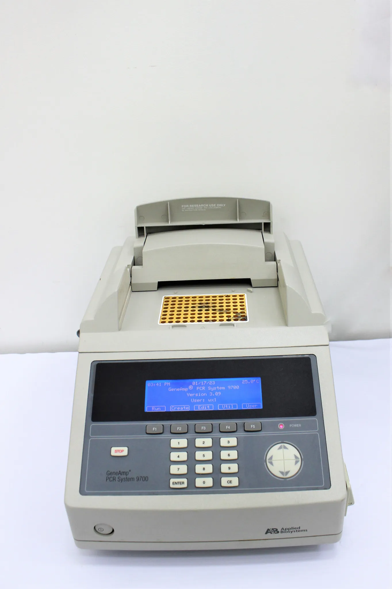 Applied Biosystems GeneAmp 9700 PCR System Thermal Cycler