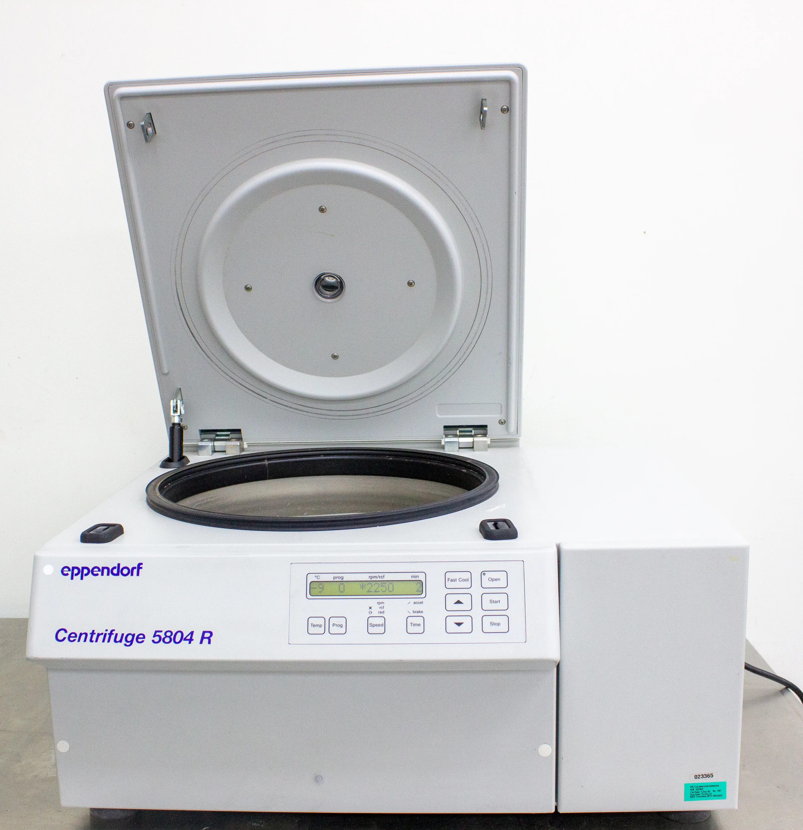 Eppendorf 5804 R Refrigerated Benchtop Centrifuge with A-2-DWP Rotor