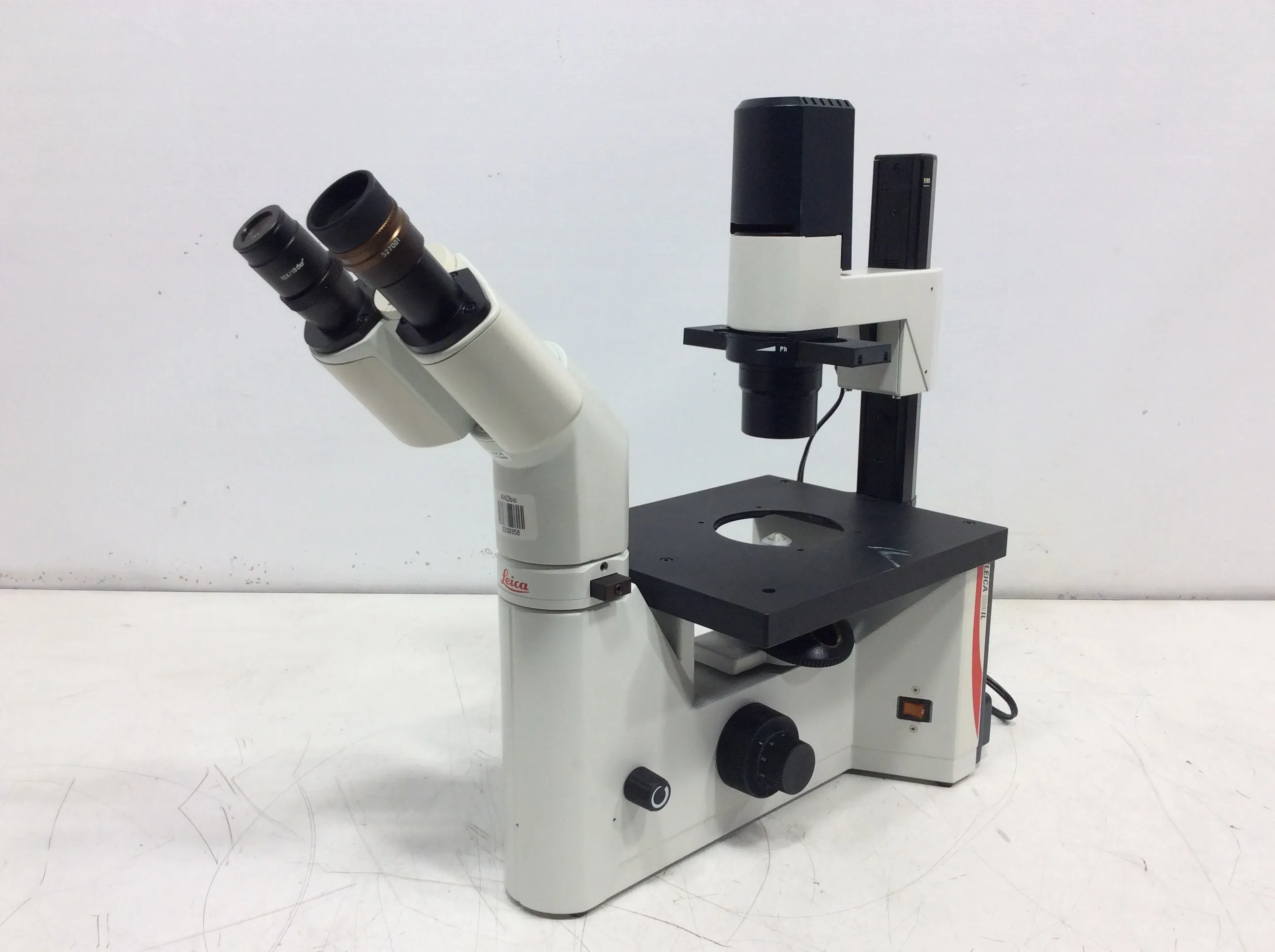 LEICA DMIL 090-135.001 INVERTED MICROSCOPE with 4x, 10x and L20x C Plan Objectives