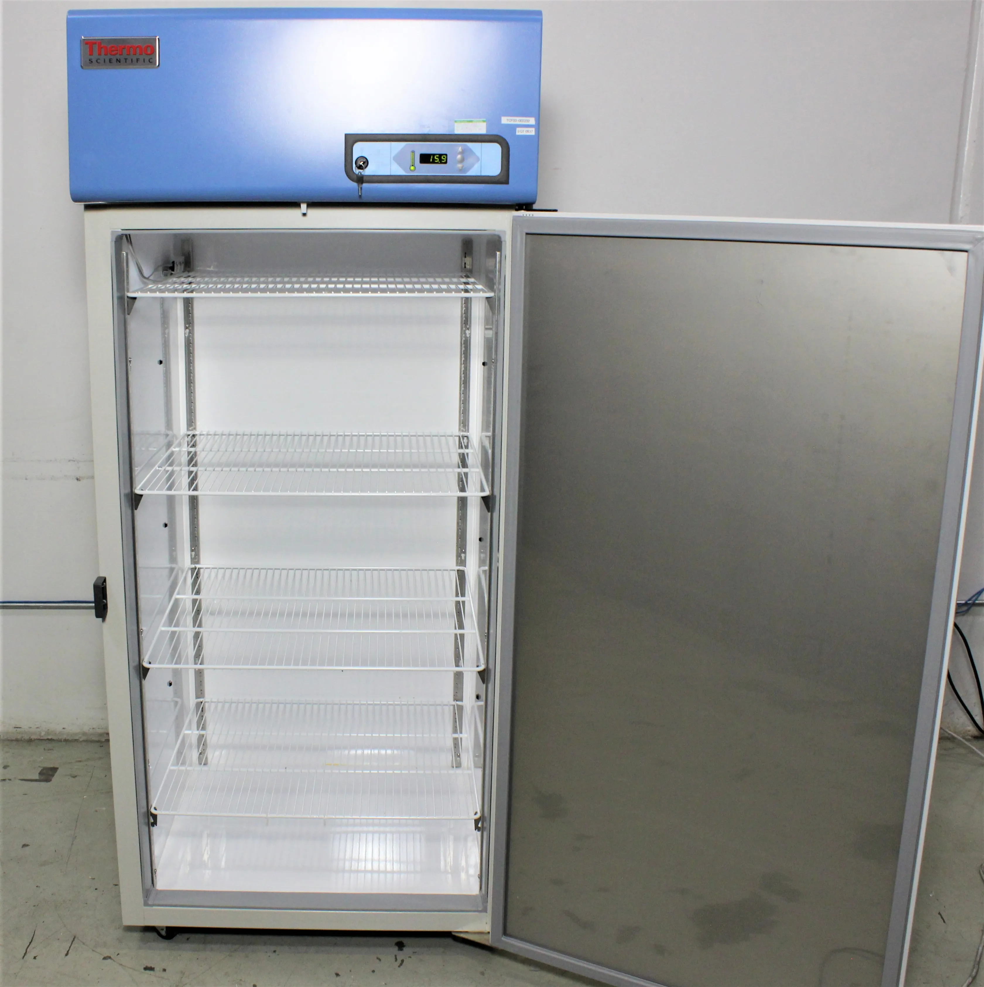 Thermo Scientific UGL302A Freezer