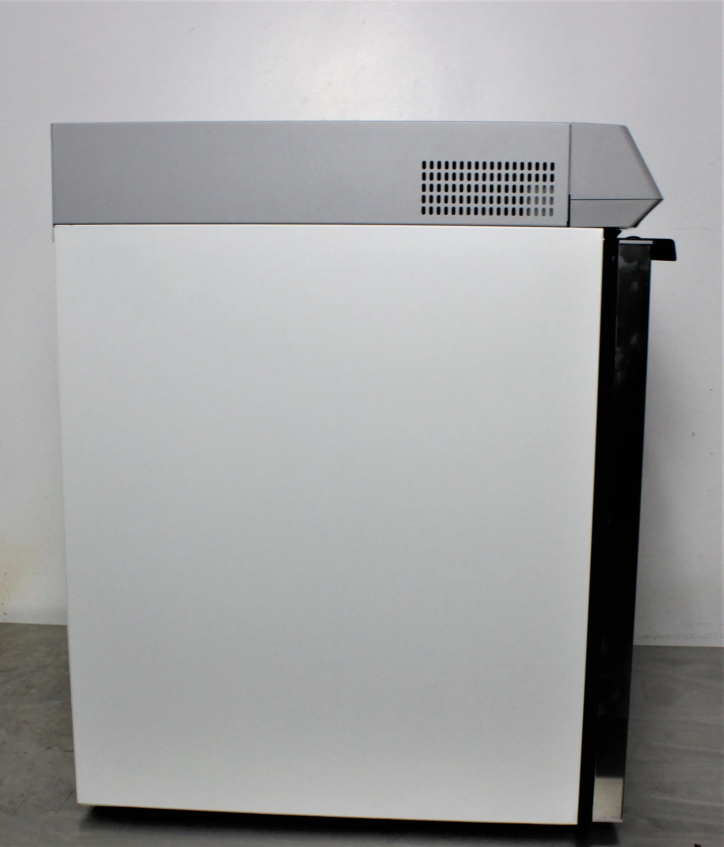 Thermo Scientific TSX505GA High-Performance Undercounter Lab Refrigerator