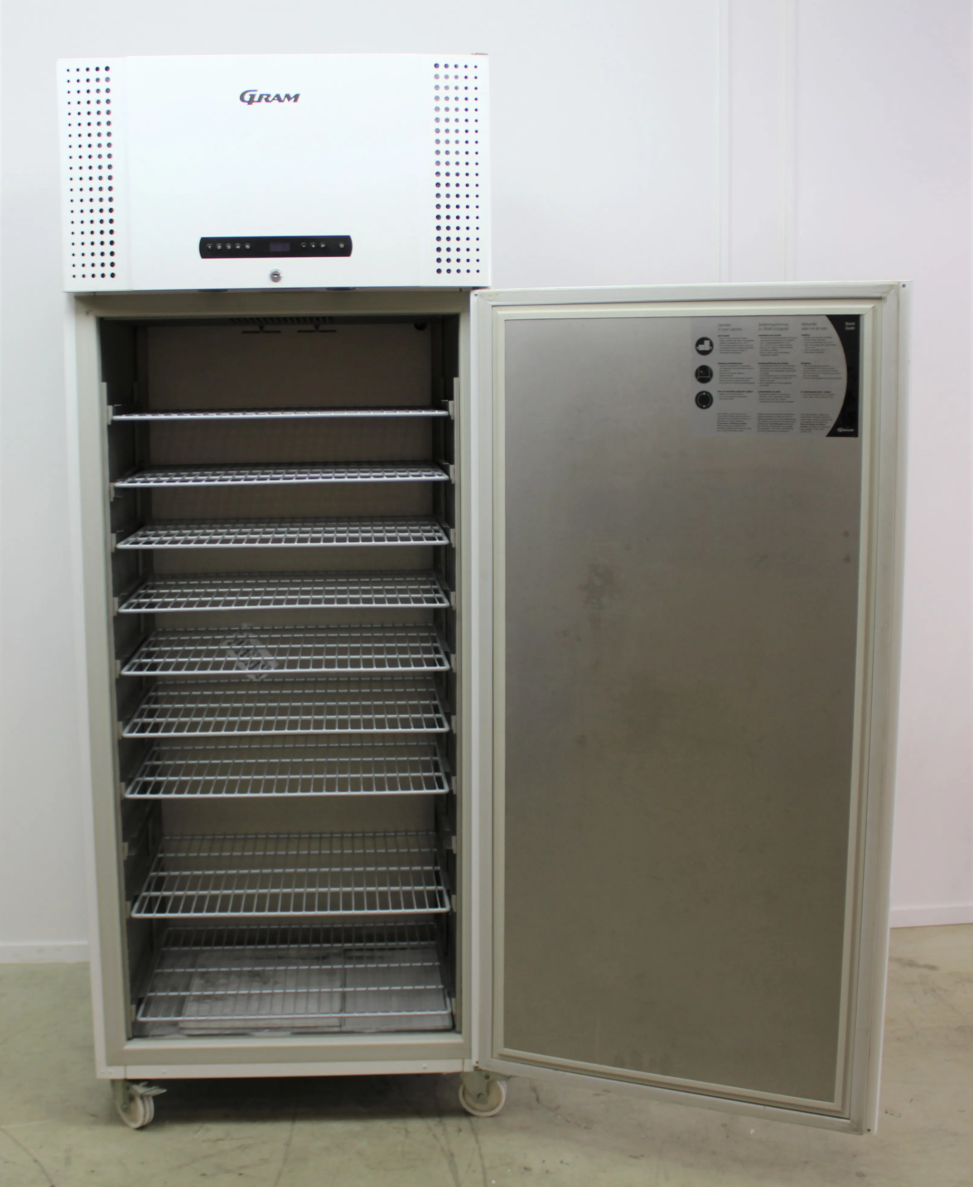 GRAM TWIN F 660 LSH C 5N -25C Freezer with 9 Shelves