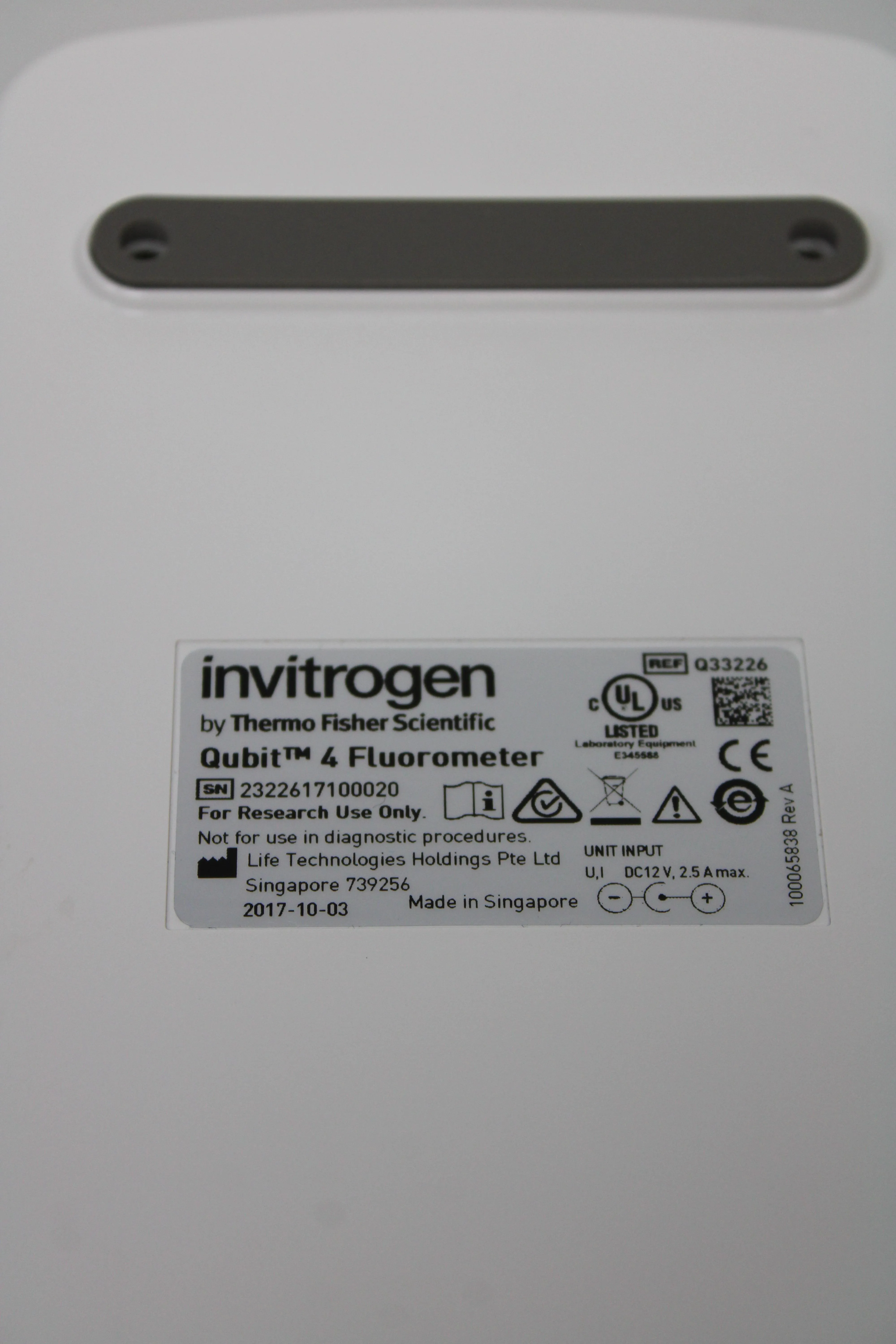 Invitrogen Qubit 4 Fluorometer DNA Synthesizer