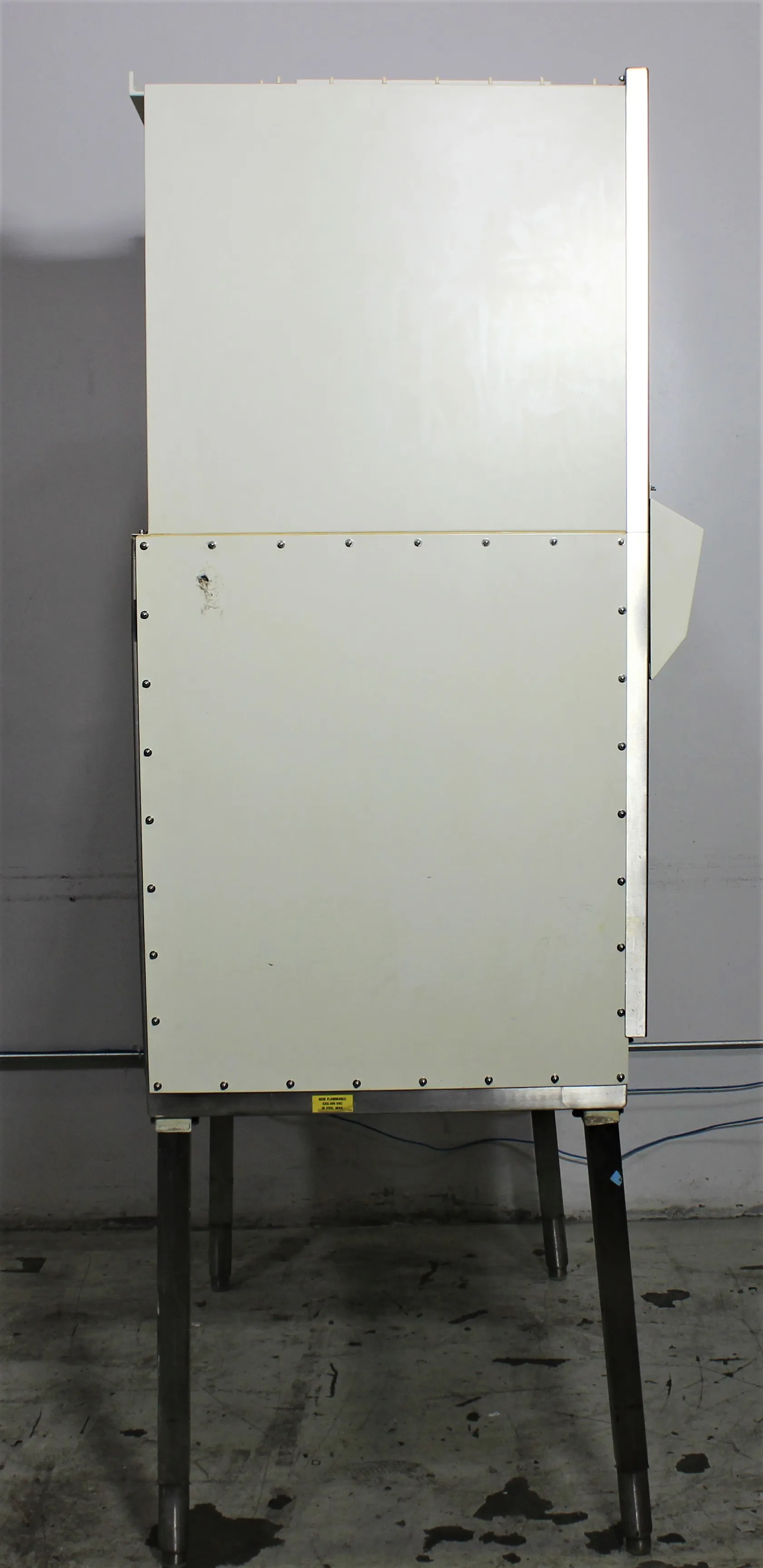 Baker SterilGARD 400 (SG 400) Biological Safety Cabinet Type II, Class A/B3