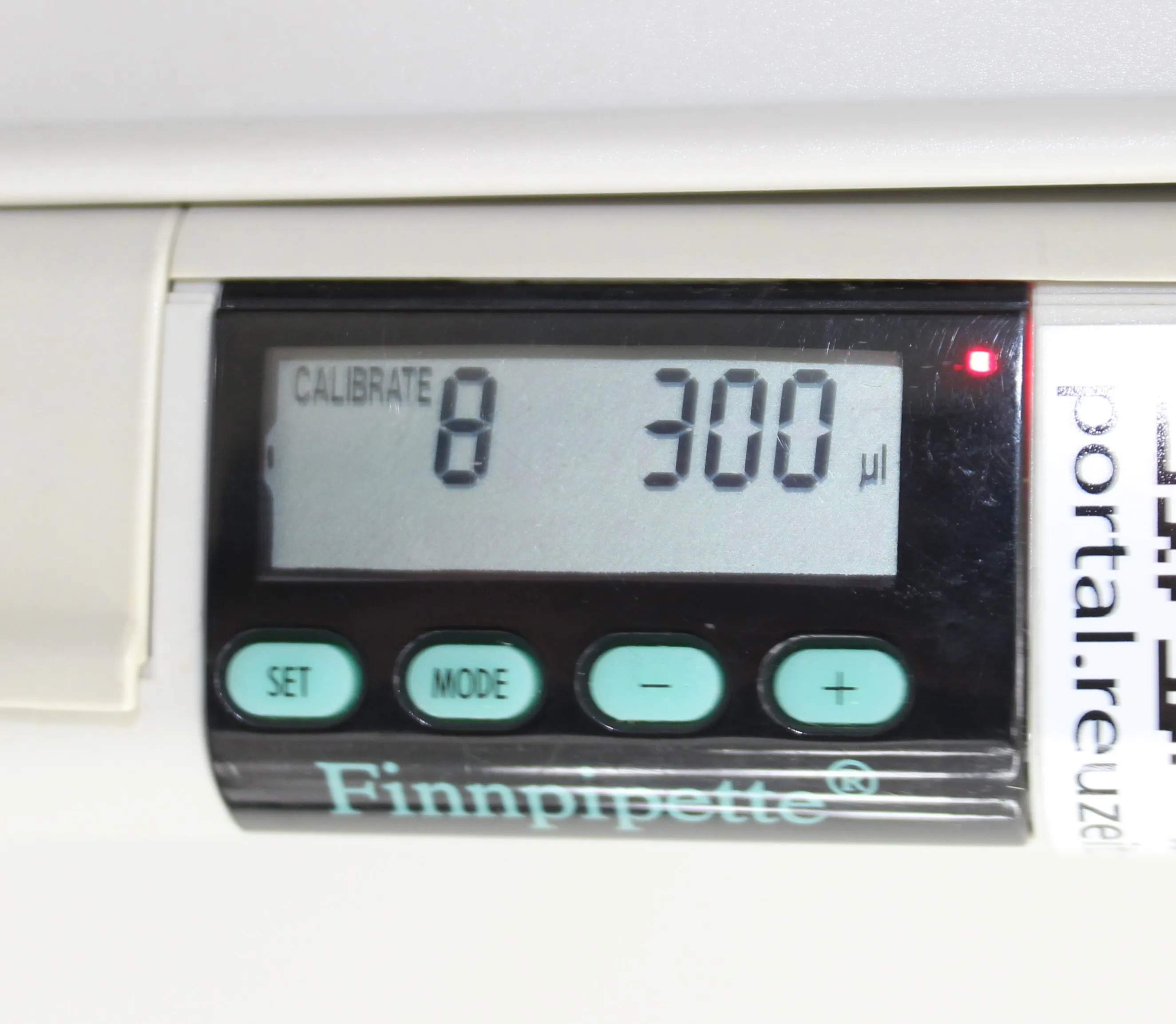 Thermo Labsystems Finnpipette BioControl 12 Channel Digital Multichannel Pipette 300 uL with Recharging Stand