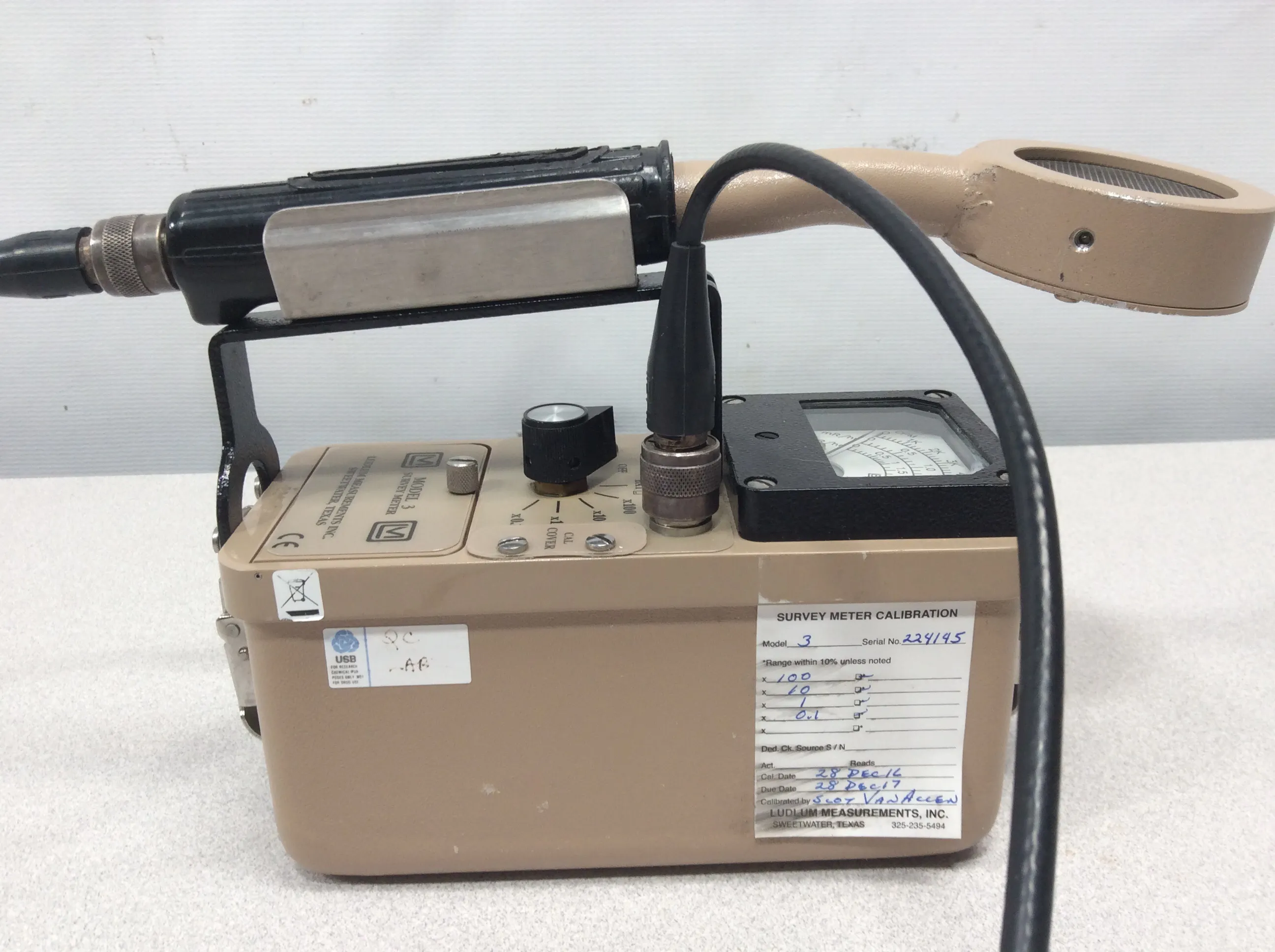 Ludlum 3 Radiation Survey Meter W/ 44-9 GM Pancake Probe